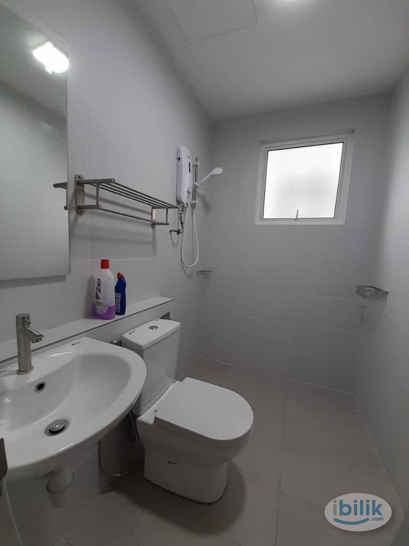 Middle Room at Nadayu 801 @ Subang Murni, Shah Alam - Image 3