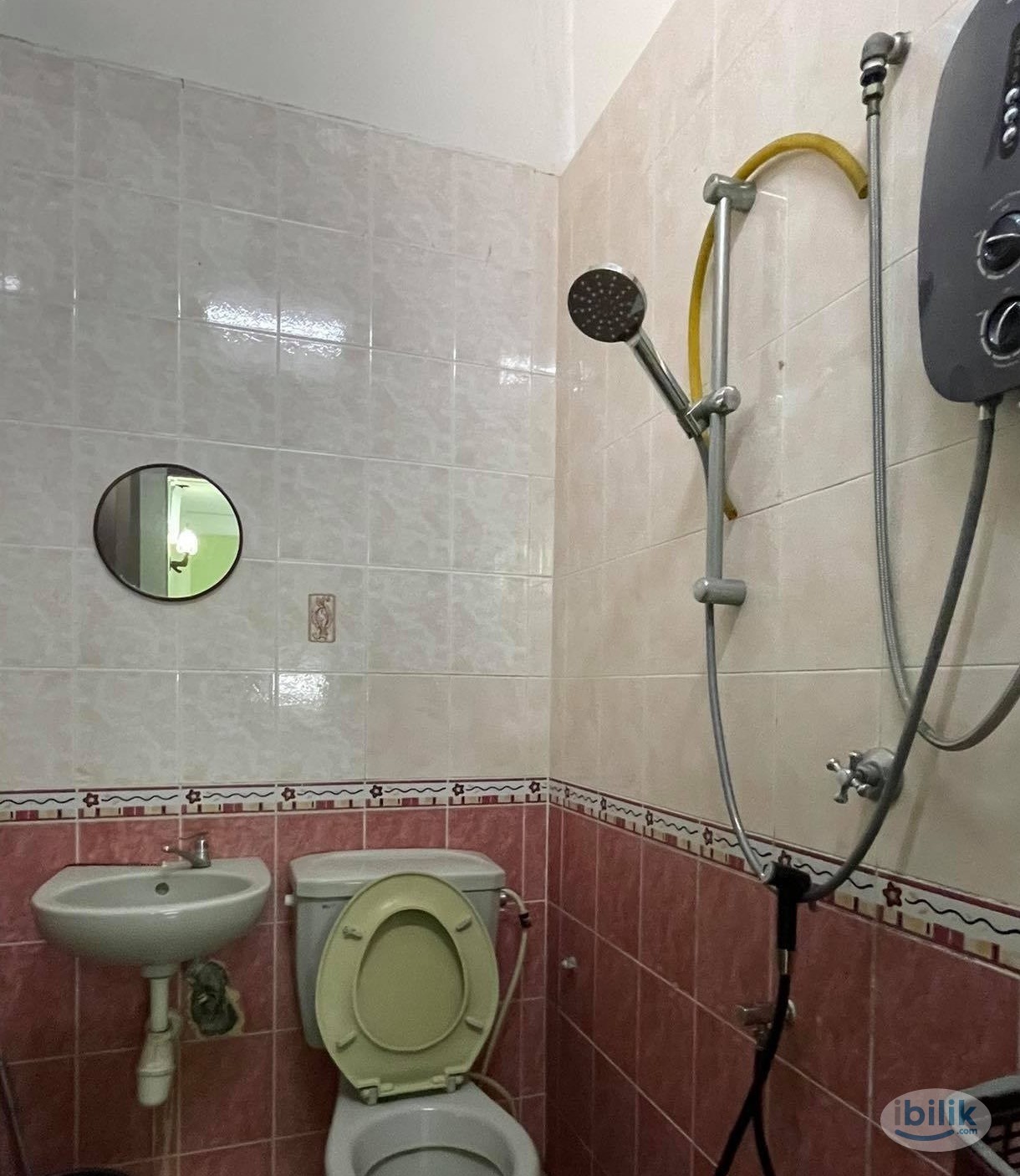 🚶‍♂️ Middle Room for rent in SS15, Subang Jaya near INTI College and Subang Square! 🏢💼🏠 - Image 3