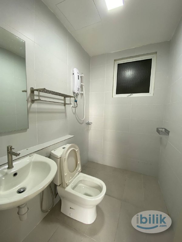 Master Room at Nadayu 801 at Subang Murni, Shah Alam, HELP Subang, Subang Bestari Airport, Star Avenue - Image 3