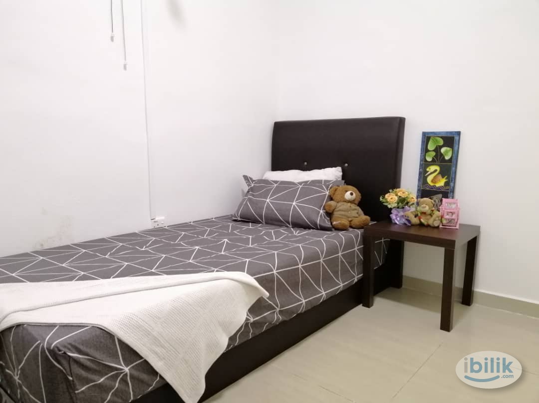Medium Room @ Kepong Sentral (Female Unit) - Image 1