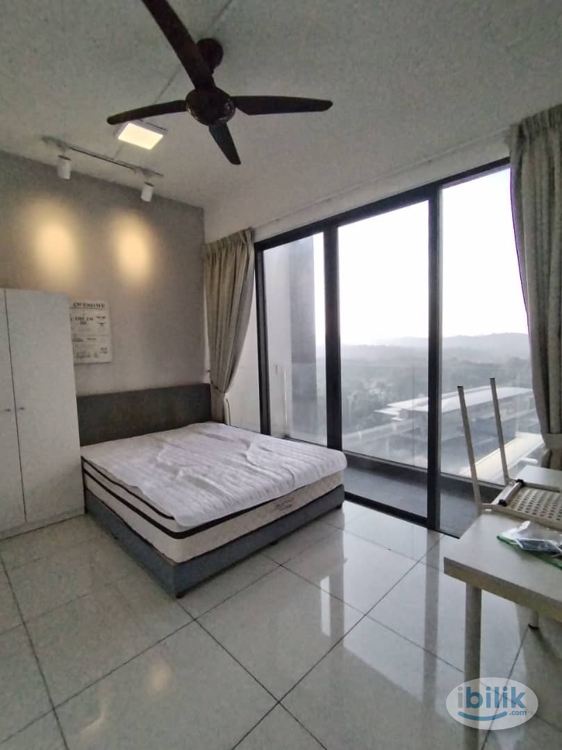 Middle Balcony Room (No Aircond) at D'Sara Sentral - Serviced Apartment, Shah Alam - Image 1