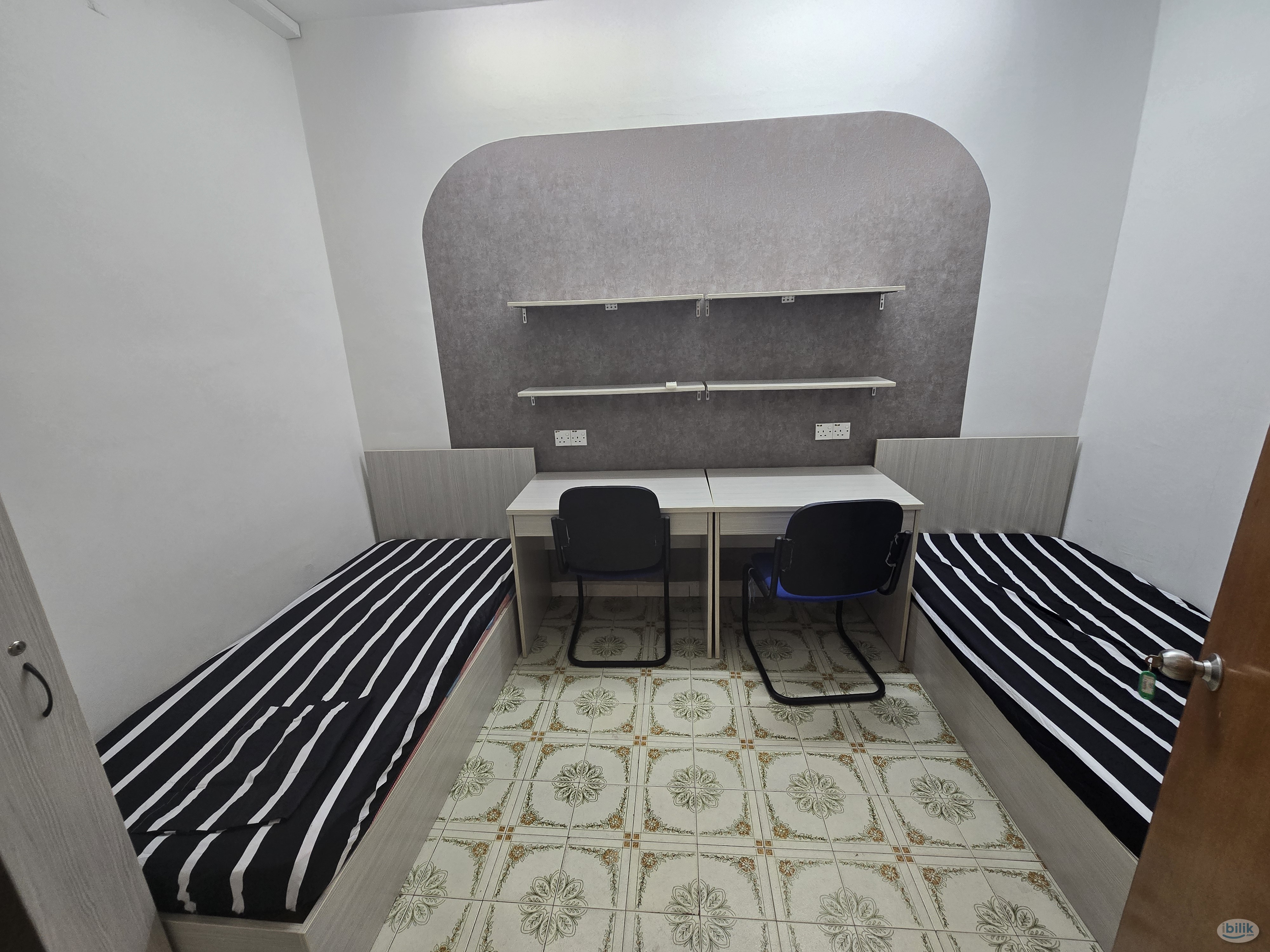 Taman Connaught Landed house 2 single Bed fully furnished room for rent - Image 1