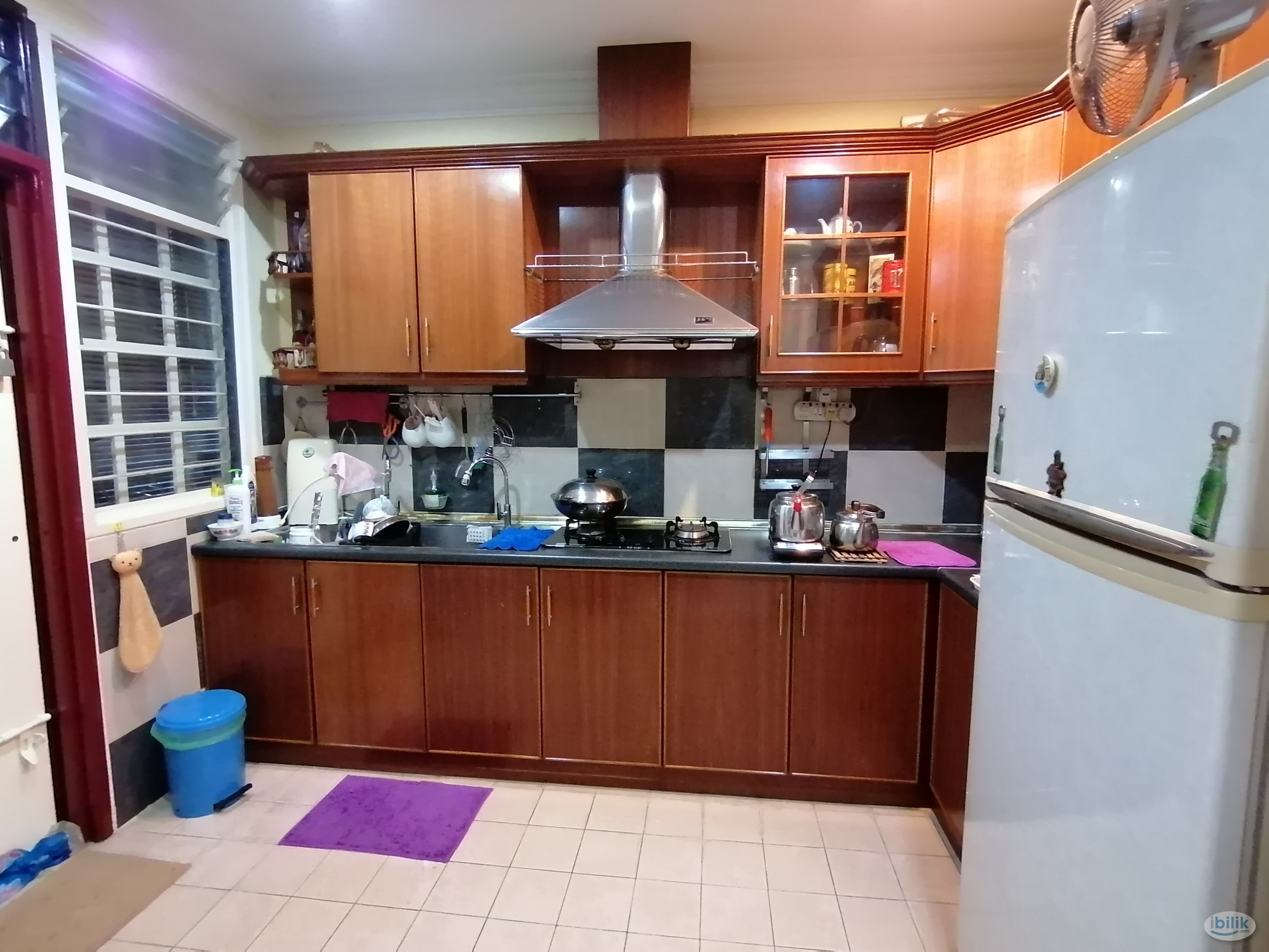 Nicely Renovated Master Bedroom [FREE carpark] - Image 2
