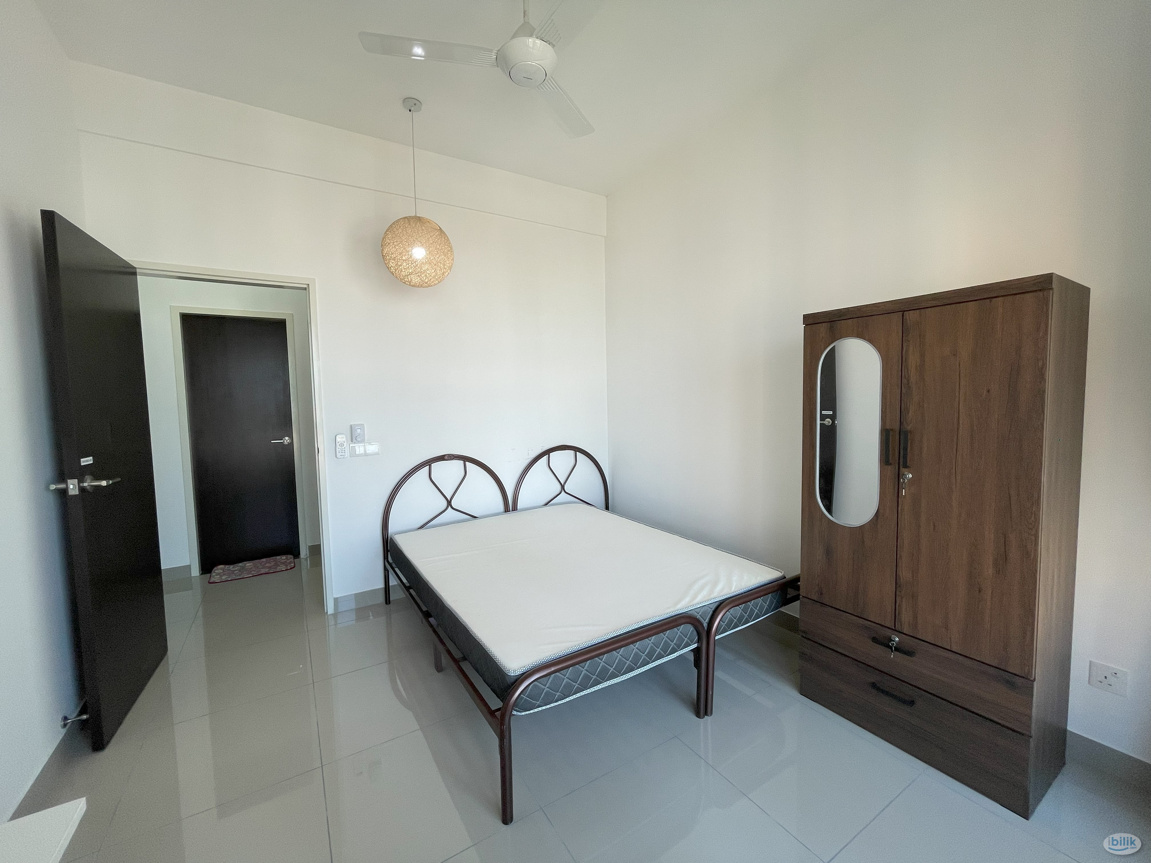Middle Room at Penang, Malaysia - Image 2