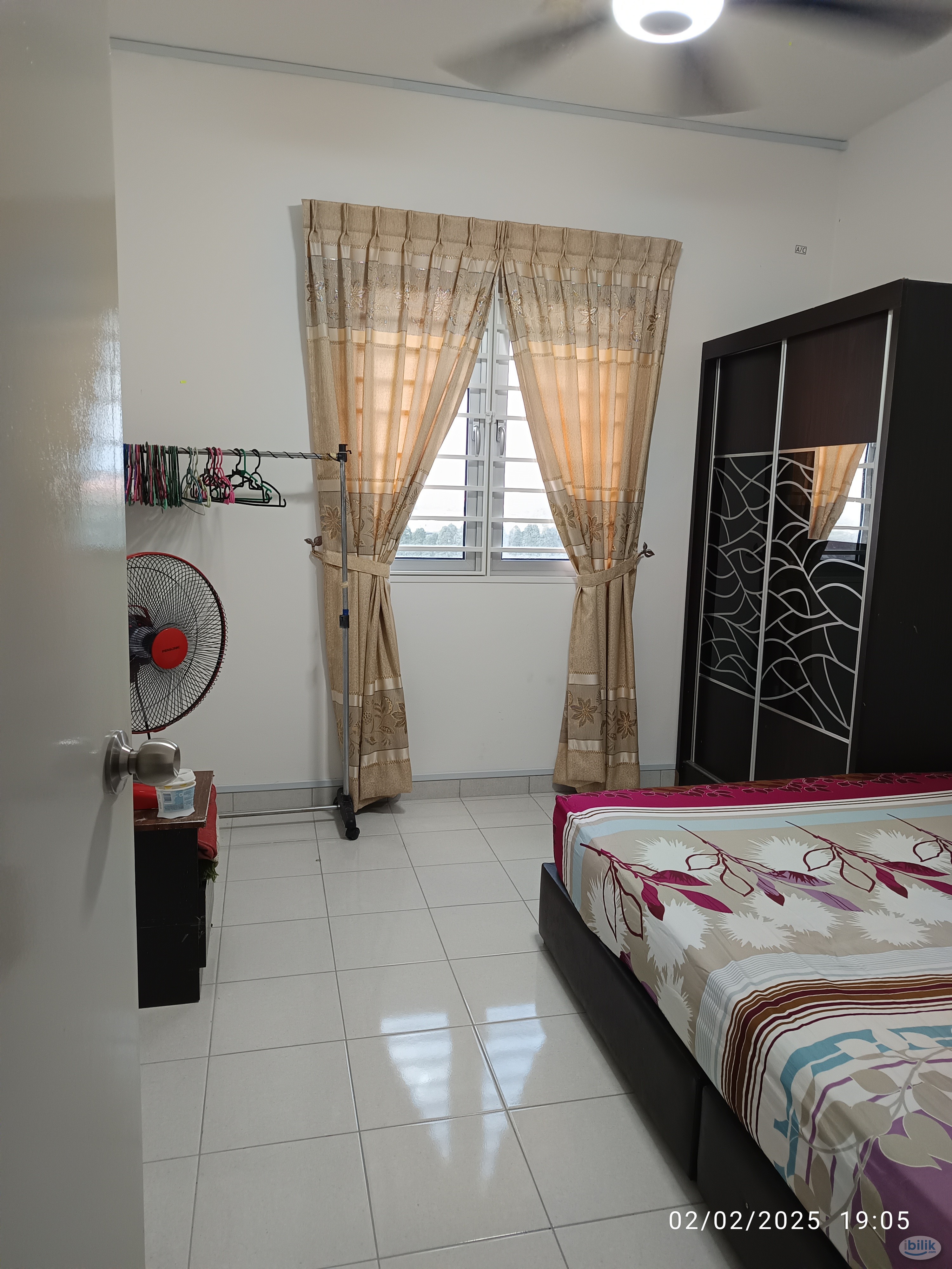 Middle Room at Kota Kemuning, Shah Alam - Image 1