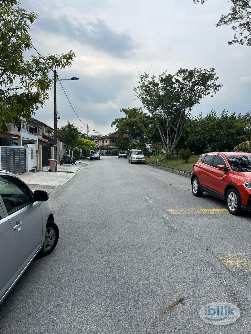 Middle Room at Bandar Utama, Petaling Jaya - Image 4
