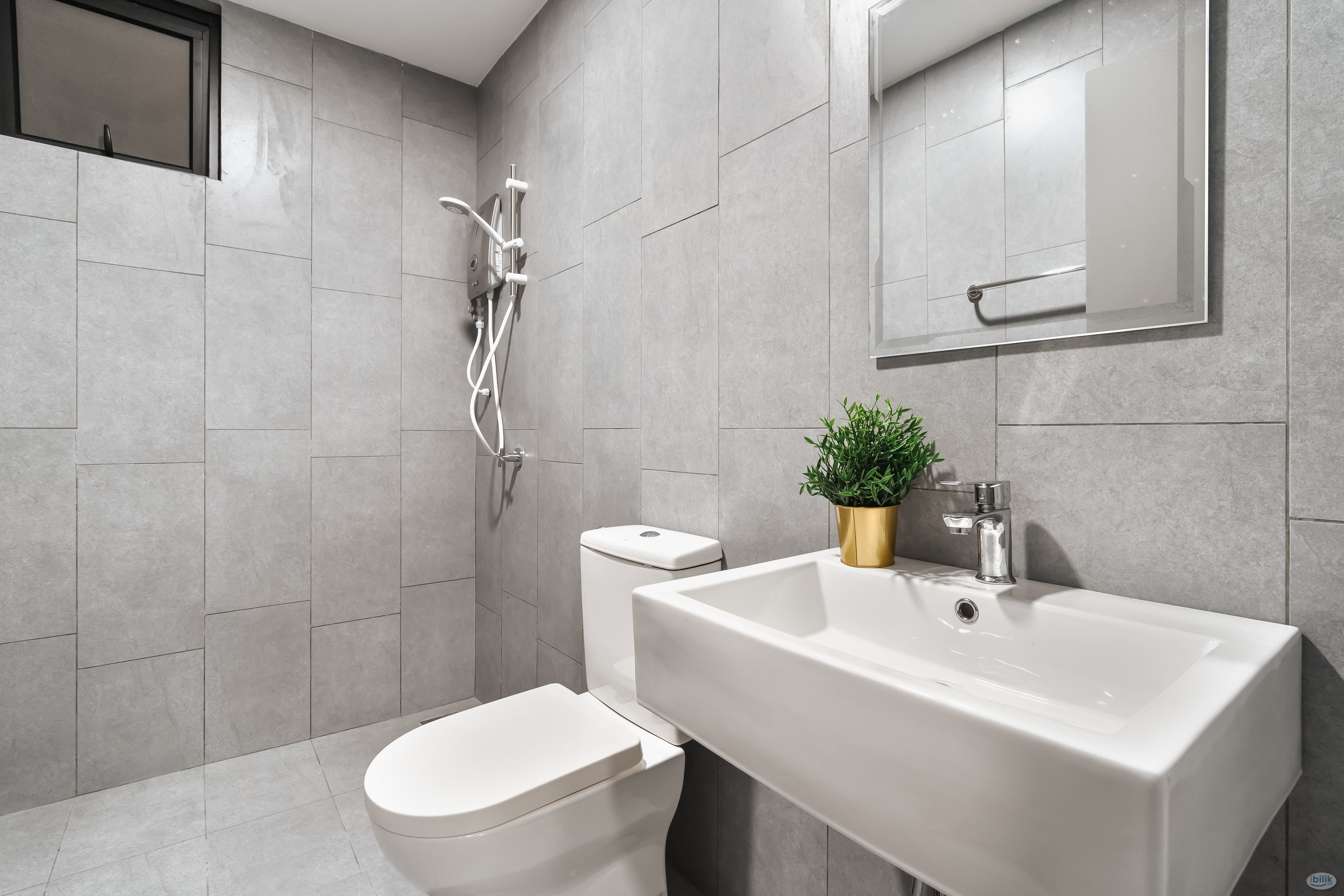 Male Comfortable Middle Room at M Vertica KL City Residences, Cheras - Image 3