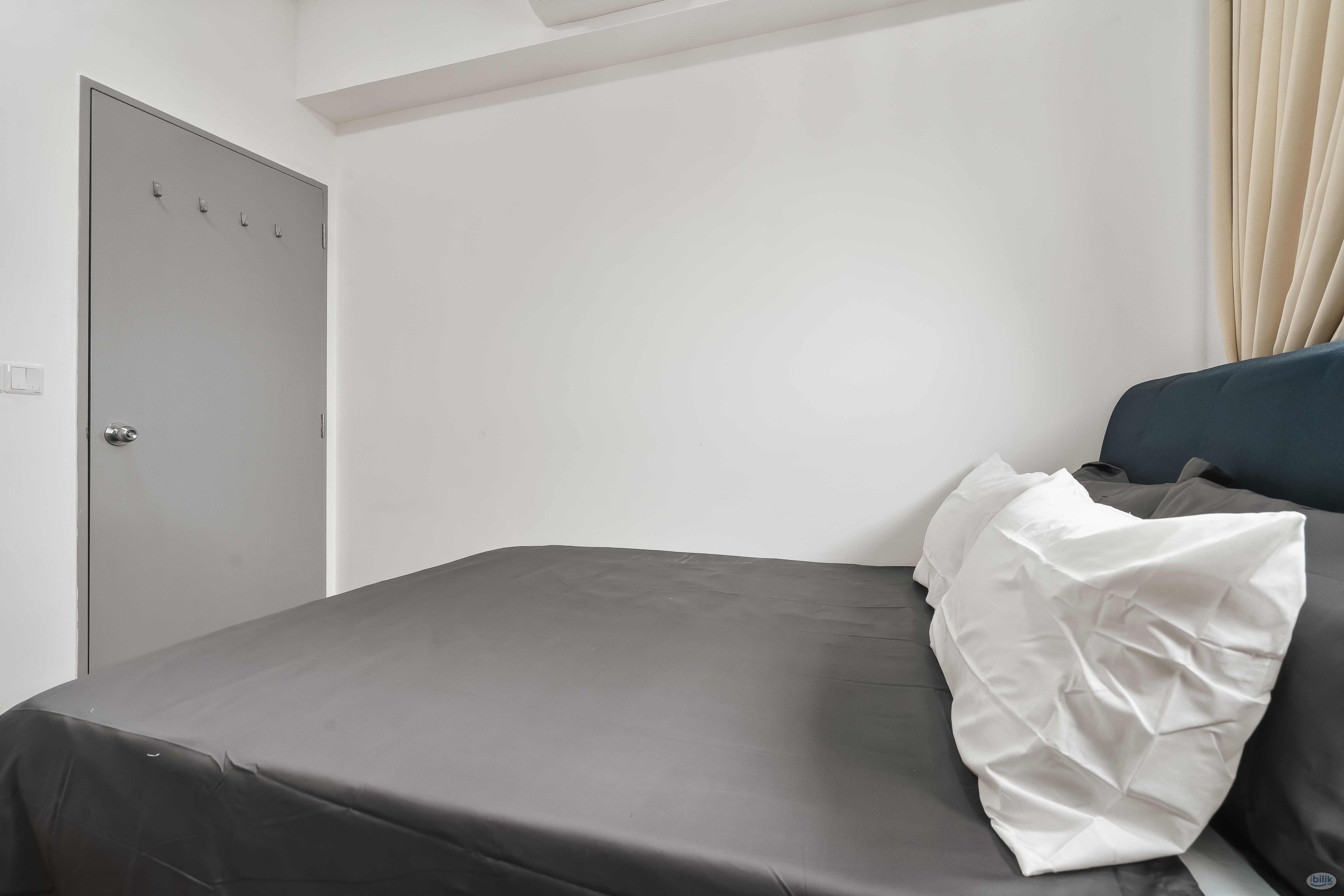 Female Cozy Middle Room at M Vertica KL City Residences, Cheras - Image 2