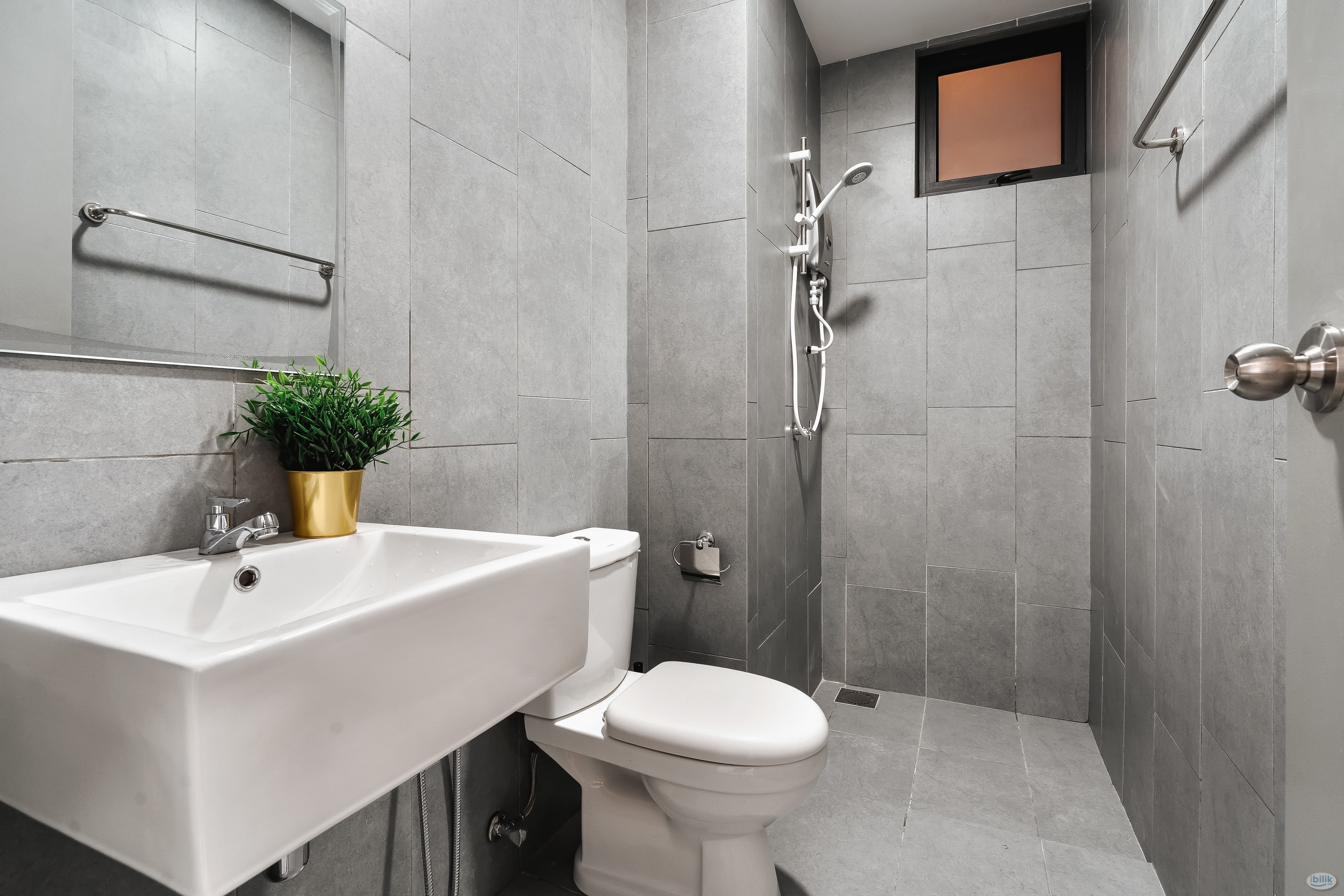 Female Cozy Middle Room at M Vertica KL City Residences, Cheras - Image 3