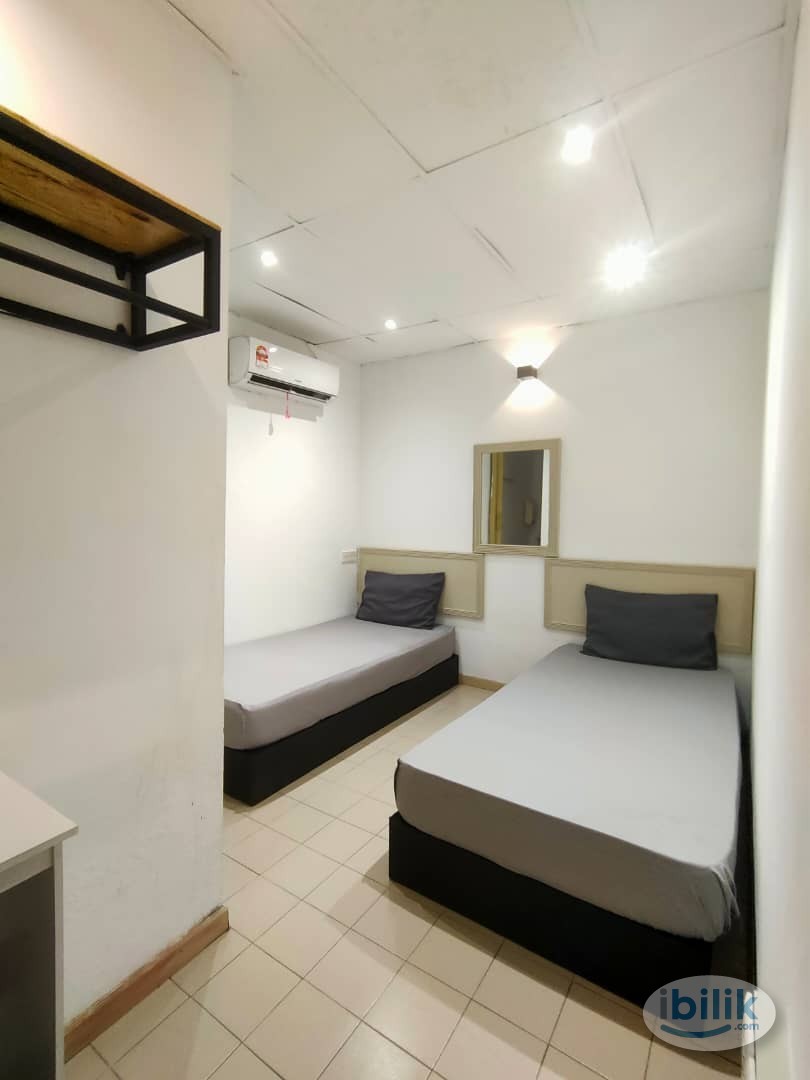 Middle Room at Co-Living, Petaling Jaya - Image 1