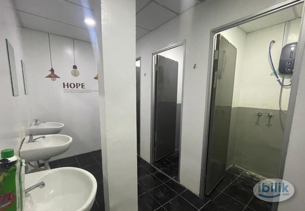 Ramadan Offer 🌙 Walking Distance to INTI College & LRT Station. Middle Room Rent in SS15 - Image 2