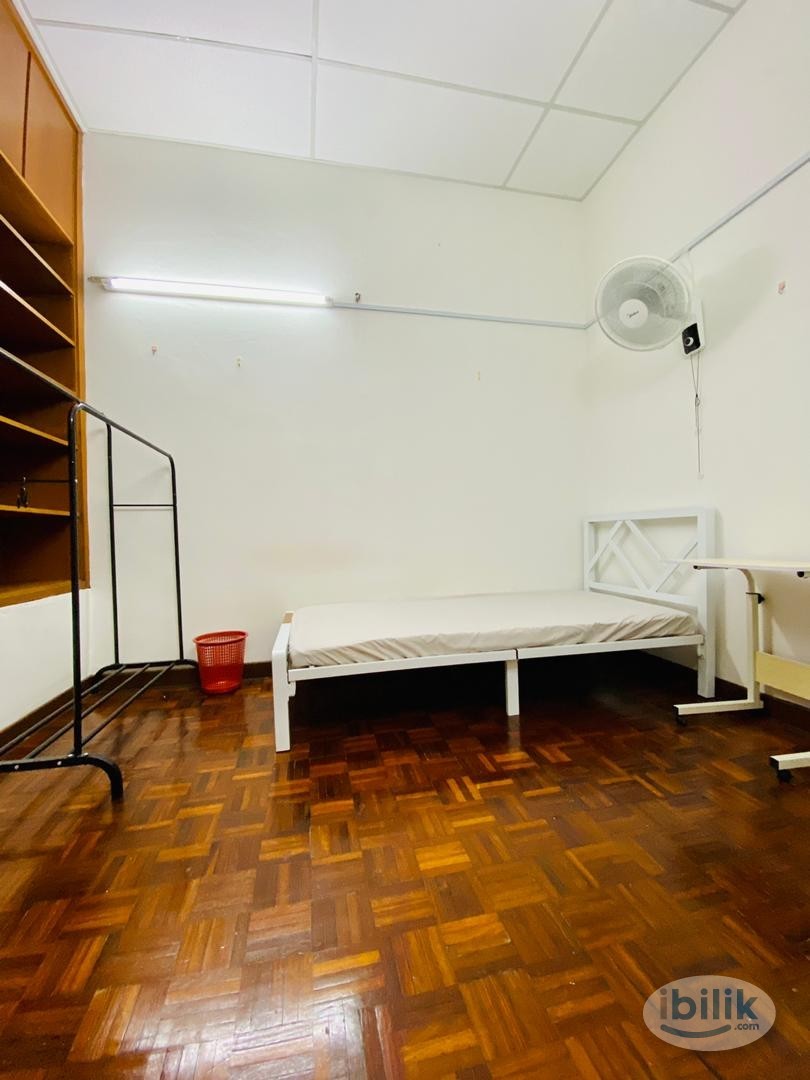 ⚡️⚡️⚡️ Big Space MIDDLE ROOM! ⚡️⚡️⚡️Your Affordable Room Awaits 🏡💚" At SS 2 PETALING JAYA - Image 3