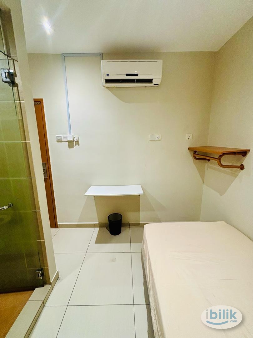 ❤️‍🔥Live Big on a Budget❤️‍🔥 🎊 SPACIOUS MIDDLE Rooms 🎊  💰🏡" At Bnadar Mahkota Cheras - Image 1