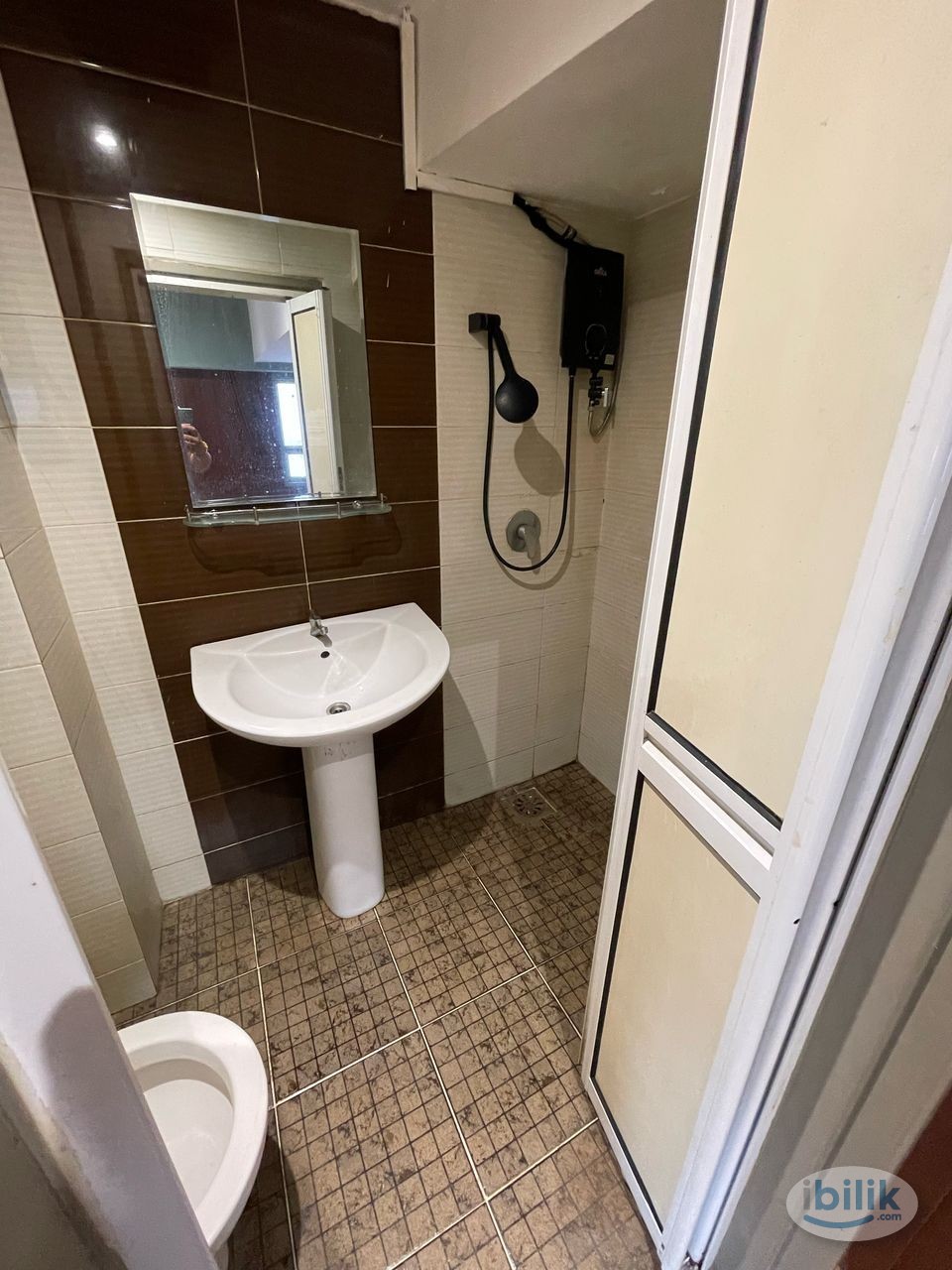 ✴️ MOVE IN IMMEDIATELY 👑HOTEL GRAND MARIA MASTER ROOM – Your Private Sanctuary Awaits👑👑 at CoLiving / Co Living / Co-Liv - Image 4