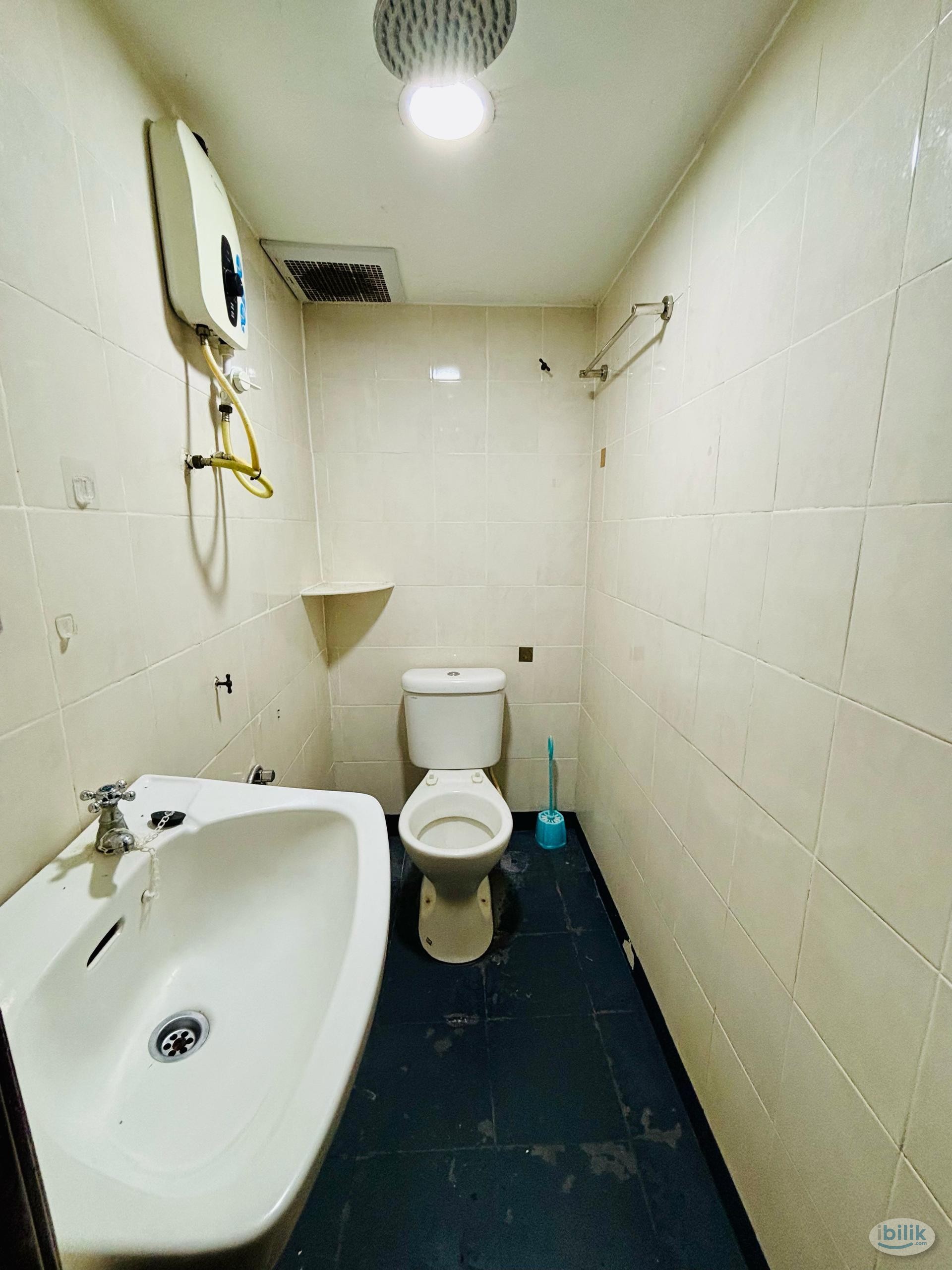 ⚡️SUPER NEAR TRAIN STATION⚡️HOTEL REST & GO SPACIOUS AND COMFORTABLE MASTER ROOM💥💥 MOVE IN IMMEDIATELY👏 at Bandar Botani - Image 5