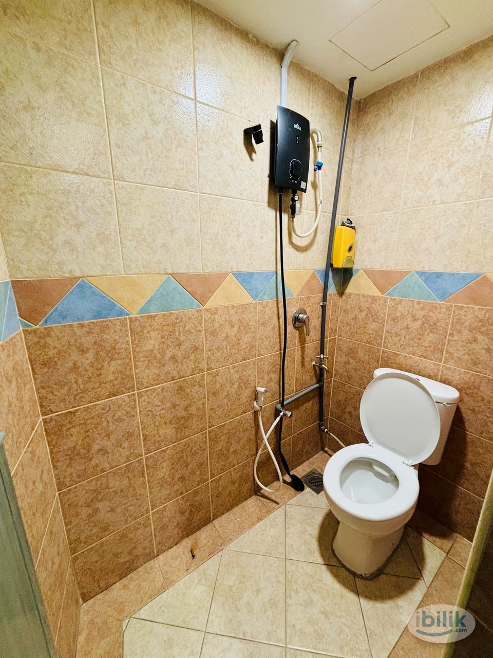 ‼️CO-LIVING HOTEL NEWTON QUIET & PRIVACY MIDDLE ROOM ‼️ At Desa Subang Permai, Near Subang Airport 📌 📌 MOVE IN IMMEDIATE - Image 4