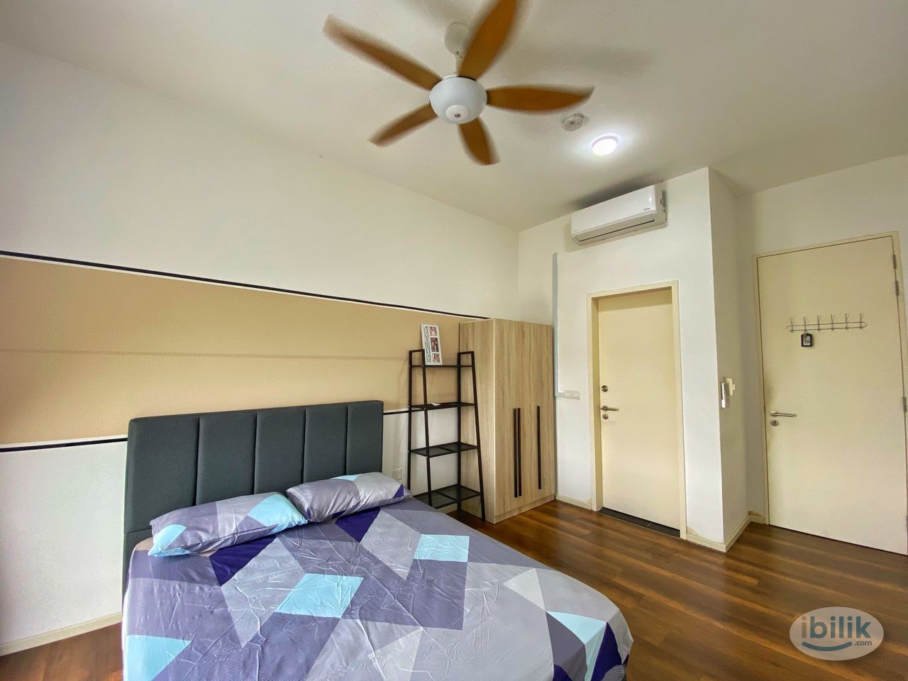 Mixed Gender Medium Room Included Utilities Next to MRT - Image 2