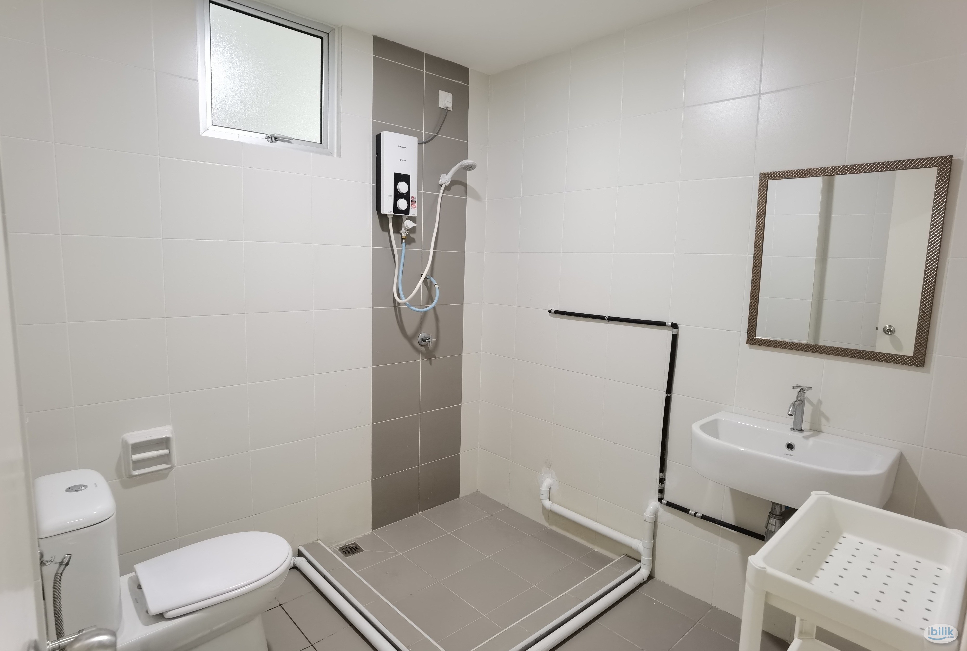 Middle Room For Rent At Elit Heights - Image 1