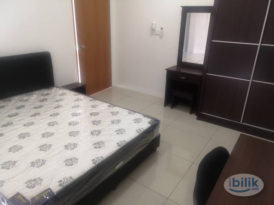 Middle Room at Windows On The Park, Bandar Tun Hussein Onn - Image 1