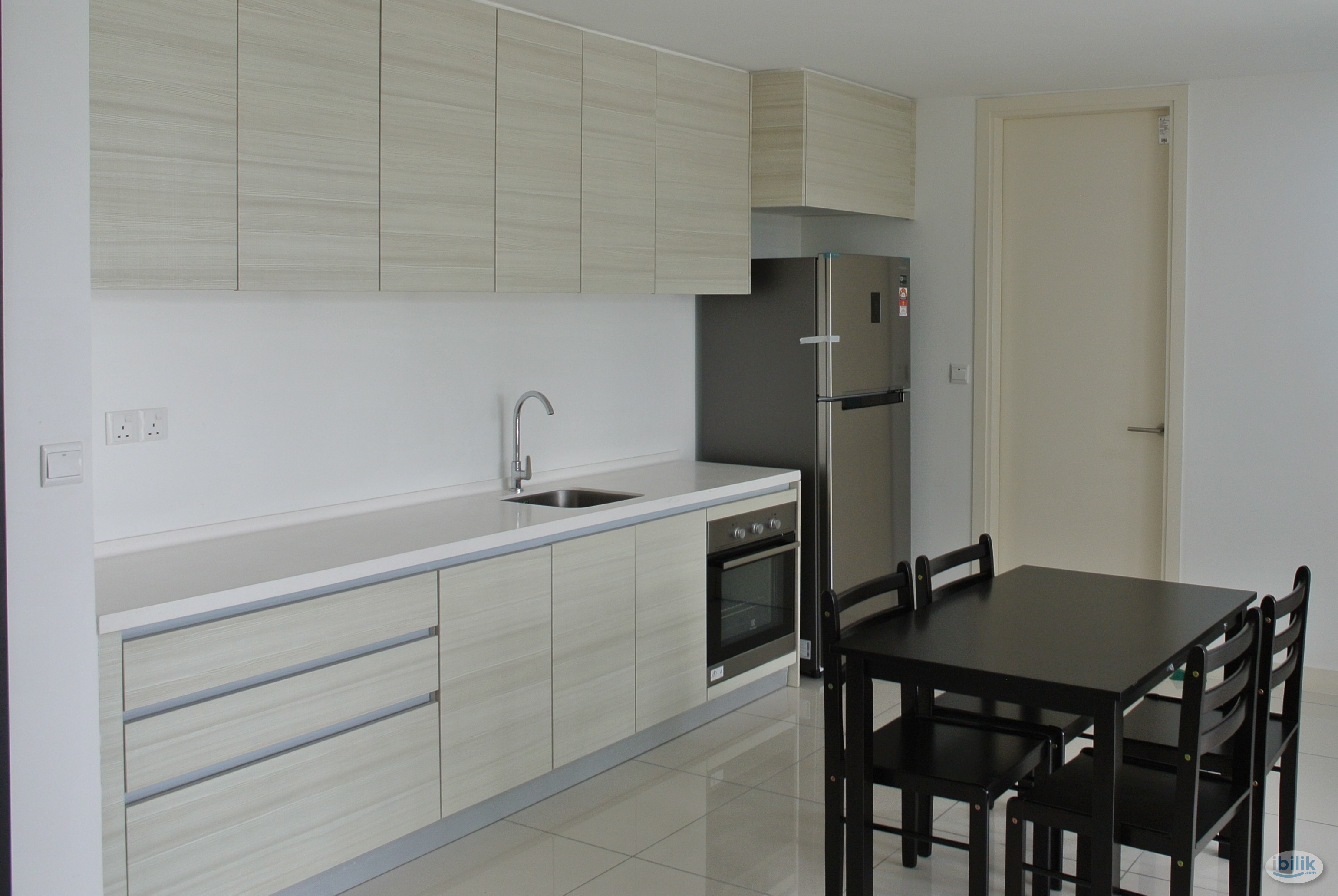 Middle Room at Windows On The Park, Bandar Tun Hussein Onn - Image 4