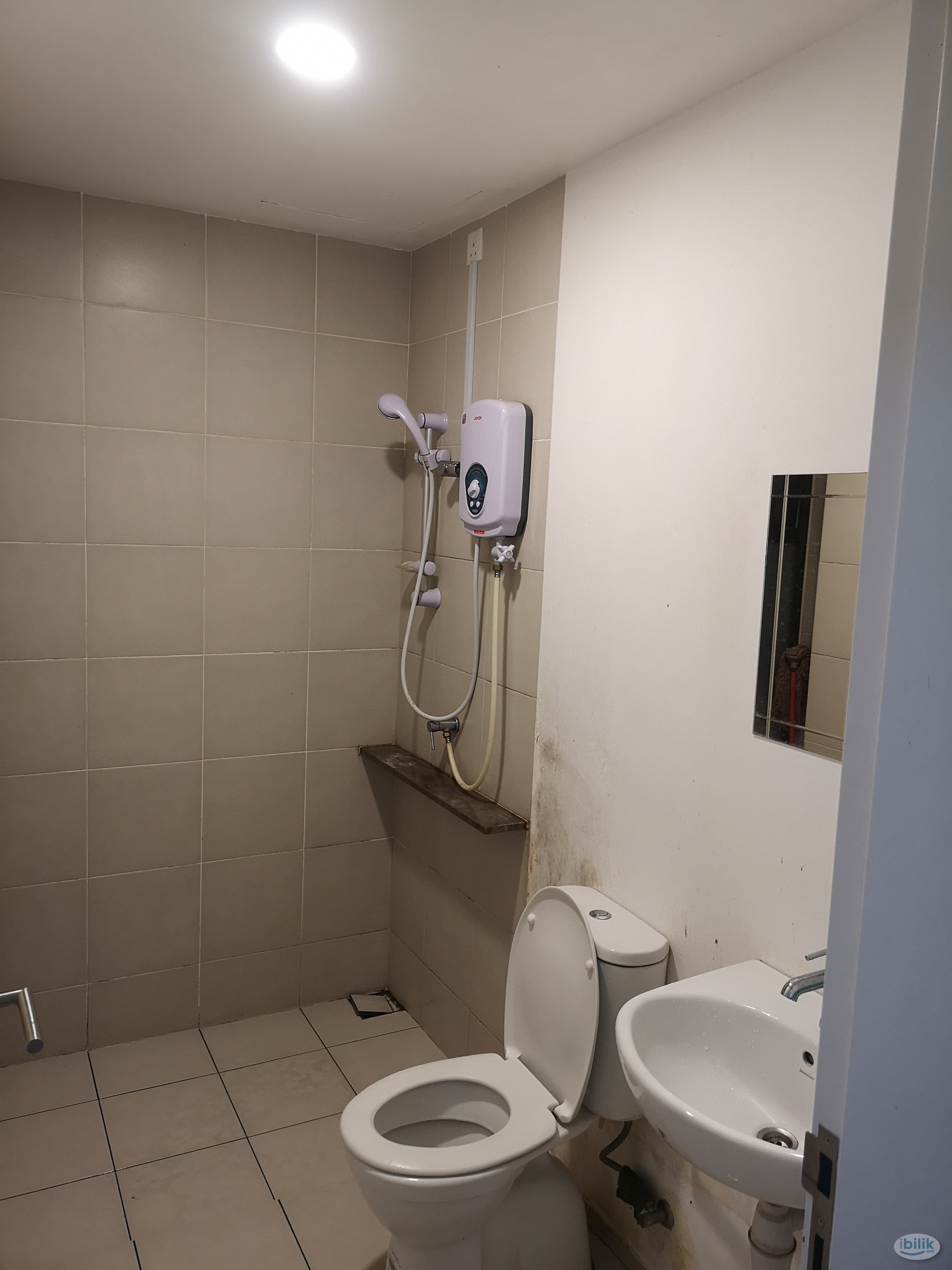 Middle Room at Windows On The Park, Bandar Tun Hussein Onn - Image 5