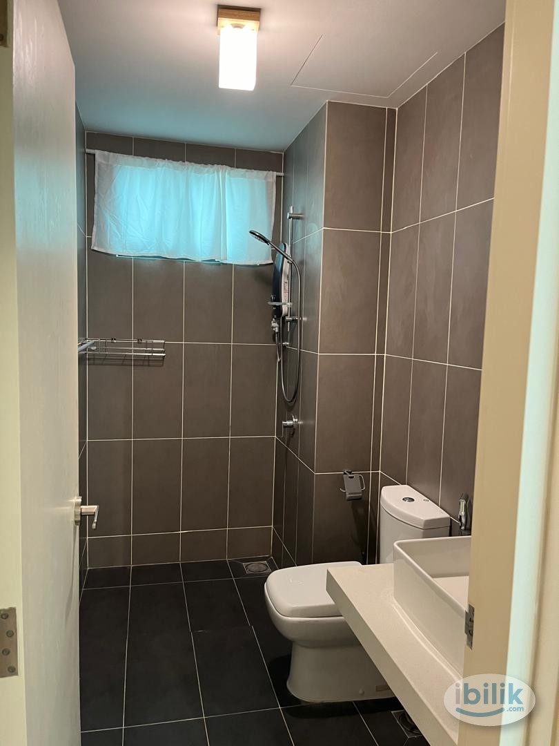 Middle Room at Greenfield Residence, Bandar Sunway - Image 4