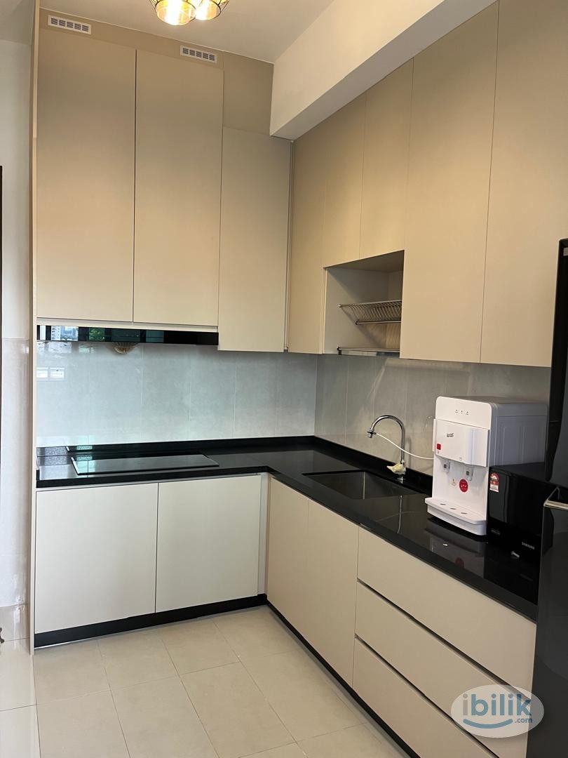 Middle Room at Greenfield Residence, Bandar Sunway - Image 5