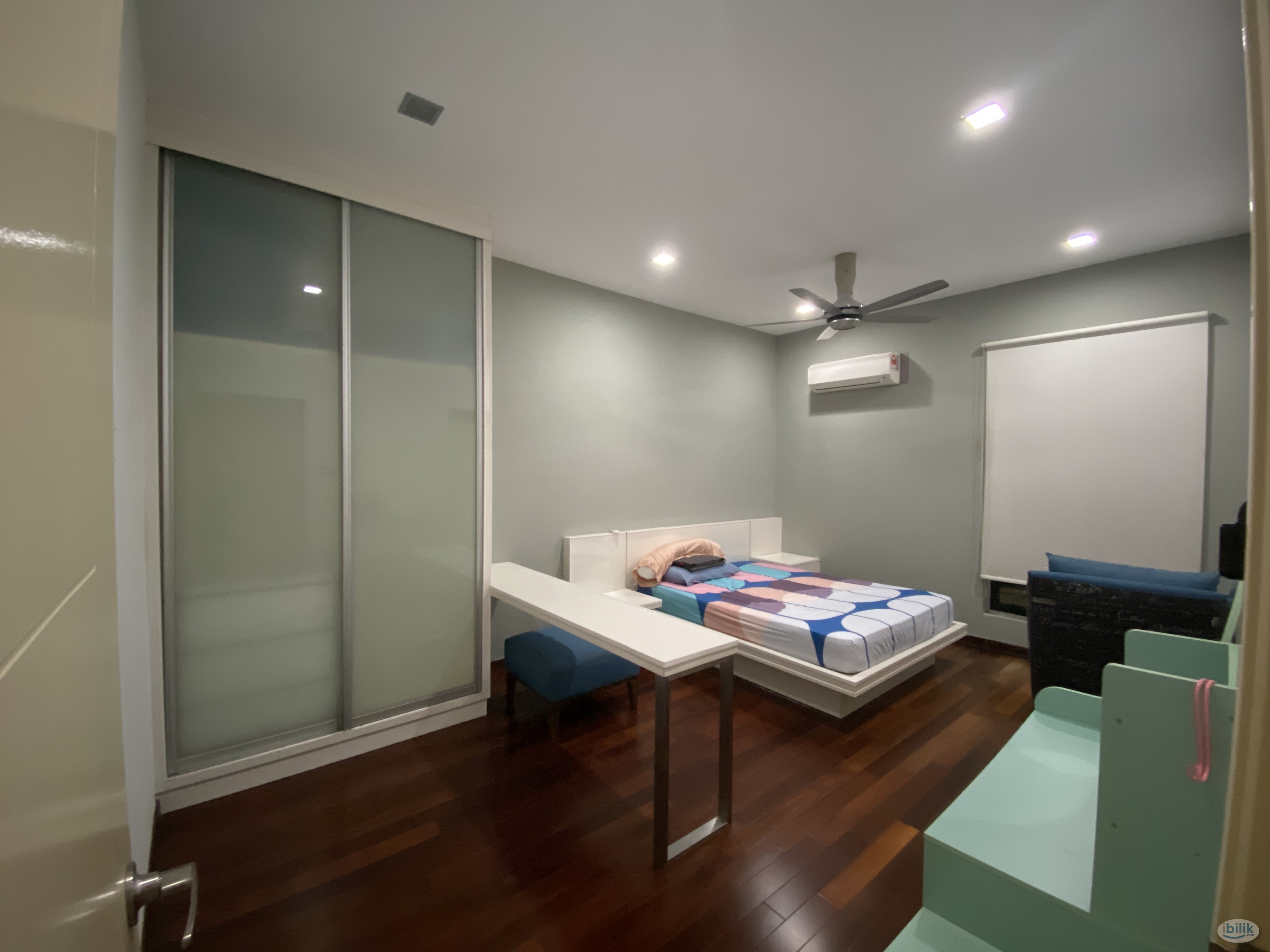 Penthouse Middle Room at Aston Kiara 3, Mont Kiara - Image 1