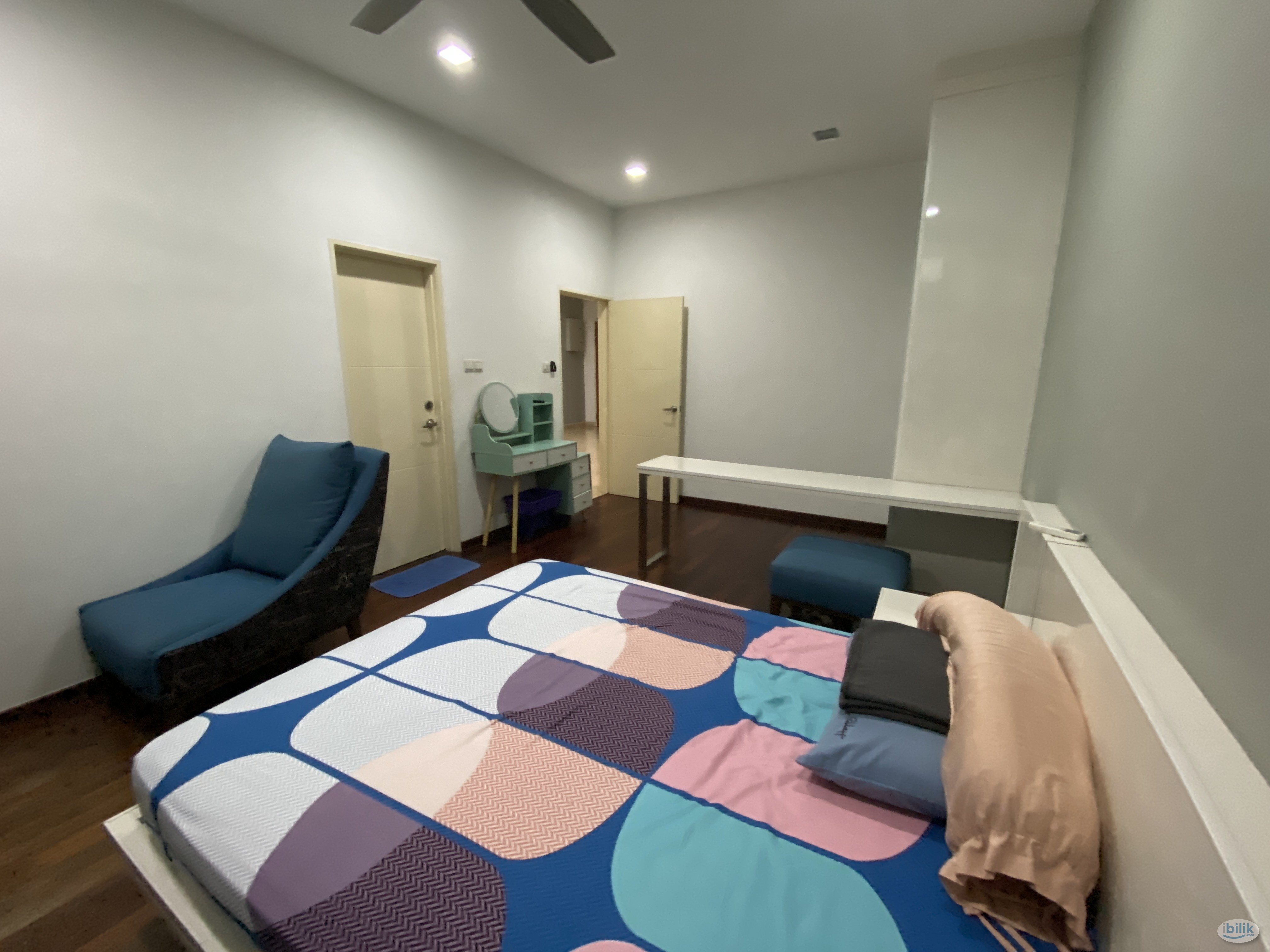 Penthouse Middle Room at Aston Kiara 3, Mont Kiara - Image 2