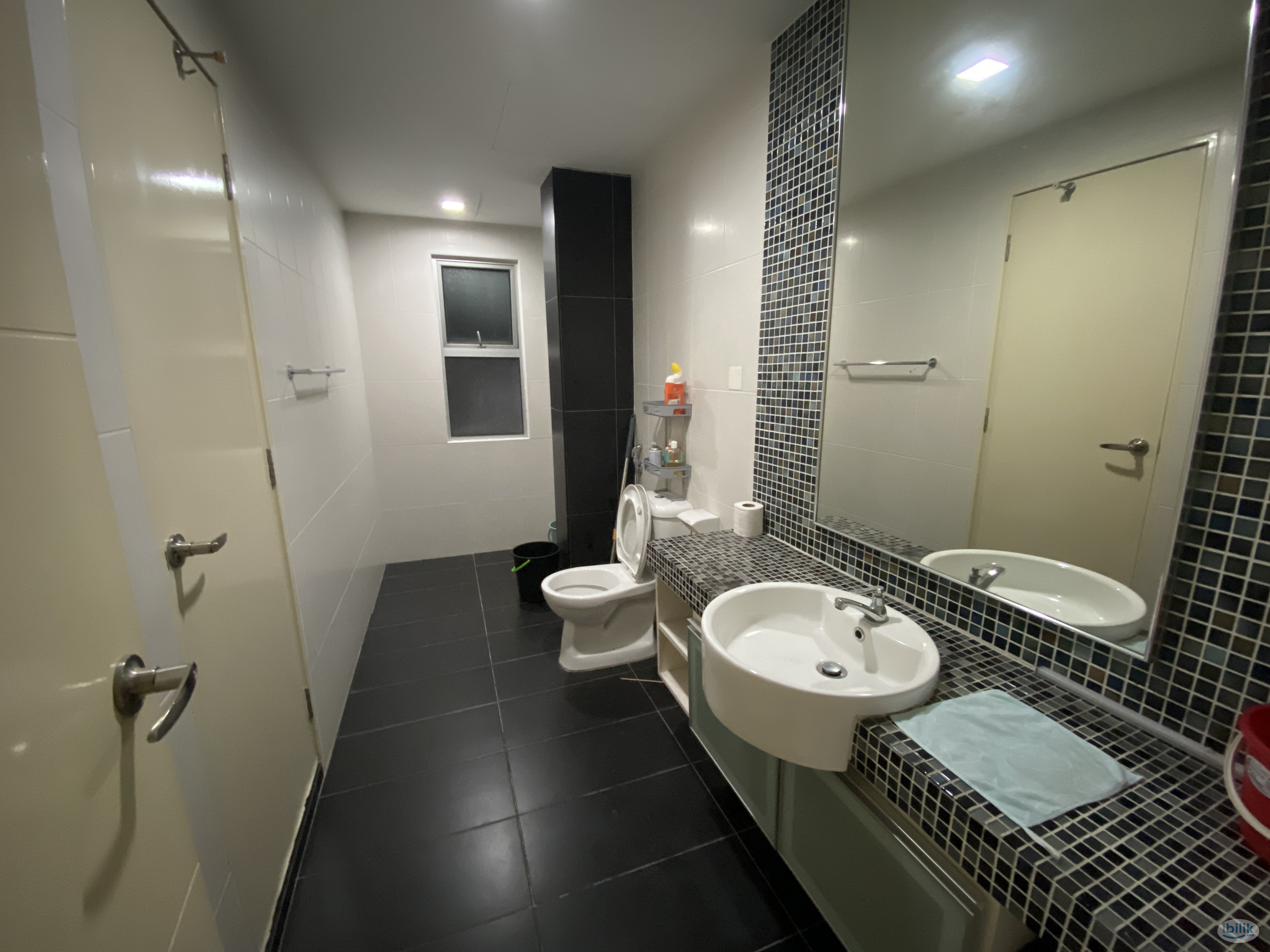 Penthouse Middle Room at Aston Kiara 3, Mont Kiara - Image 3