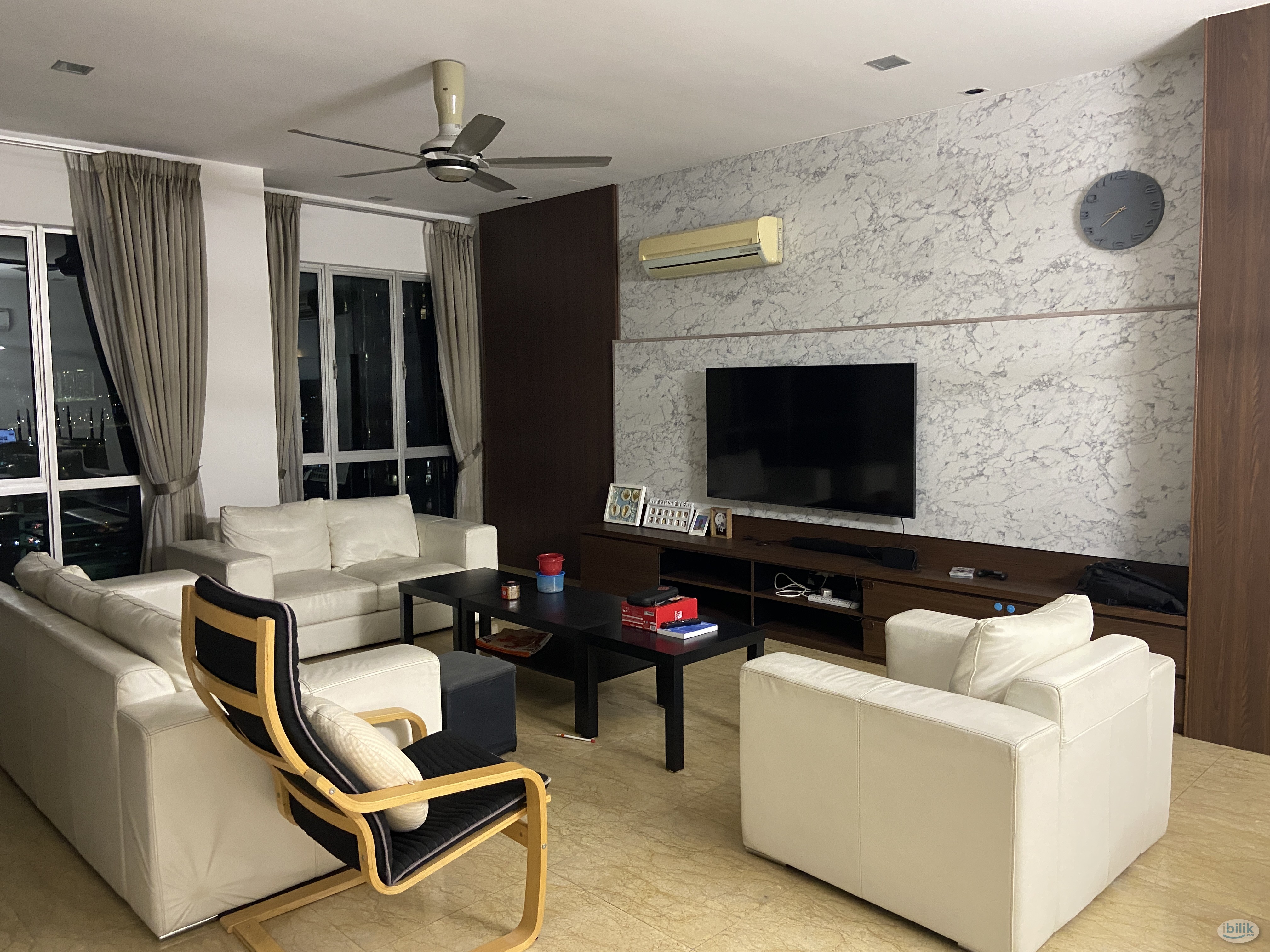 Penthouse Middle Room at Aston Kiara 3, Mont Kiara - Image 5