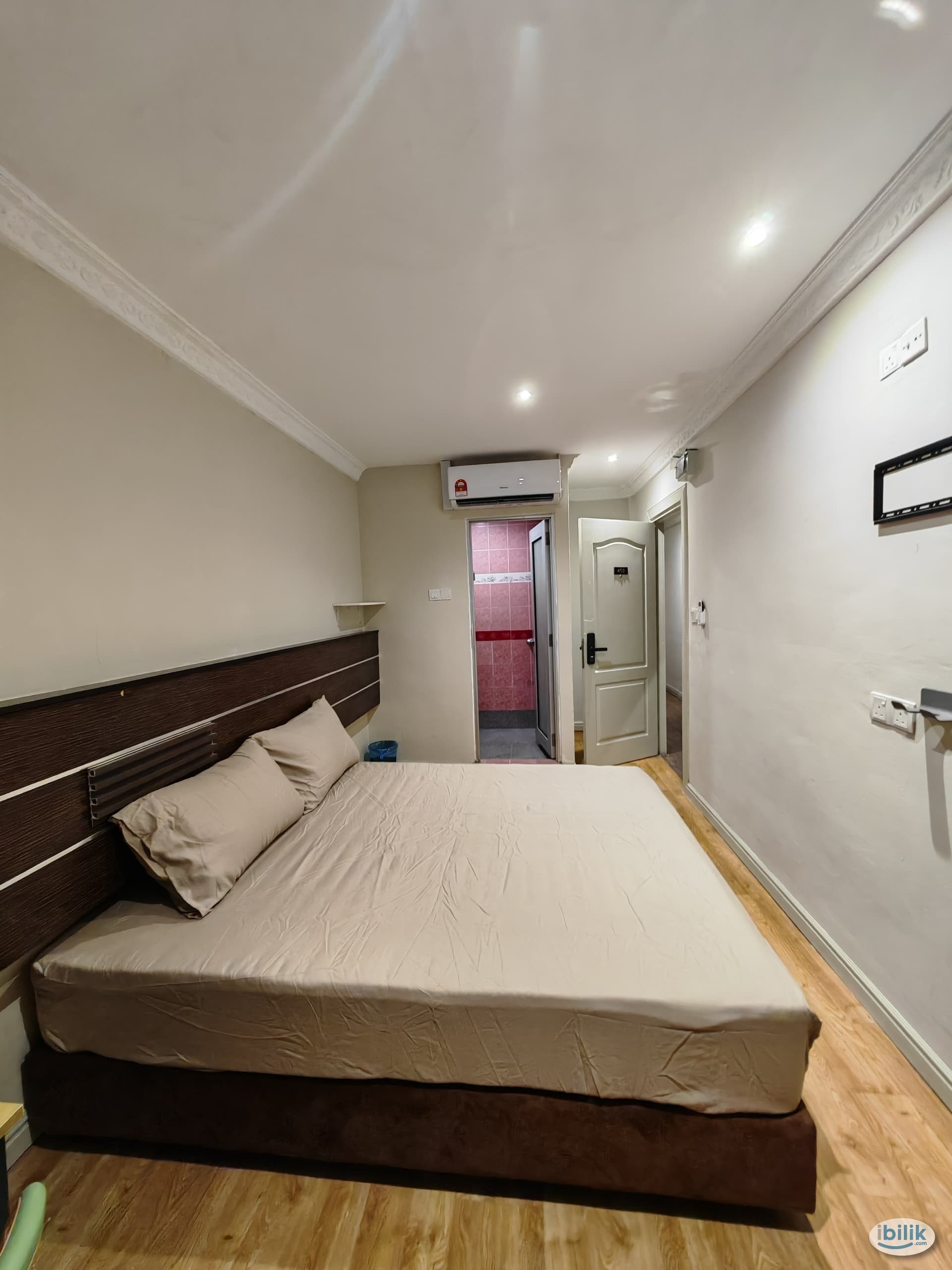 ⭐️HOTEL 83, BUKIT BINTANG ⭐️ PRIVACY MASTER ROOM At Jalan Imbi Bukit Bintang Near Berjaya Time Square 🔥MOVE IN IMMEDIATE - Image 1