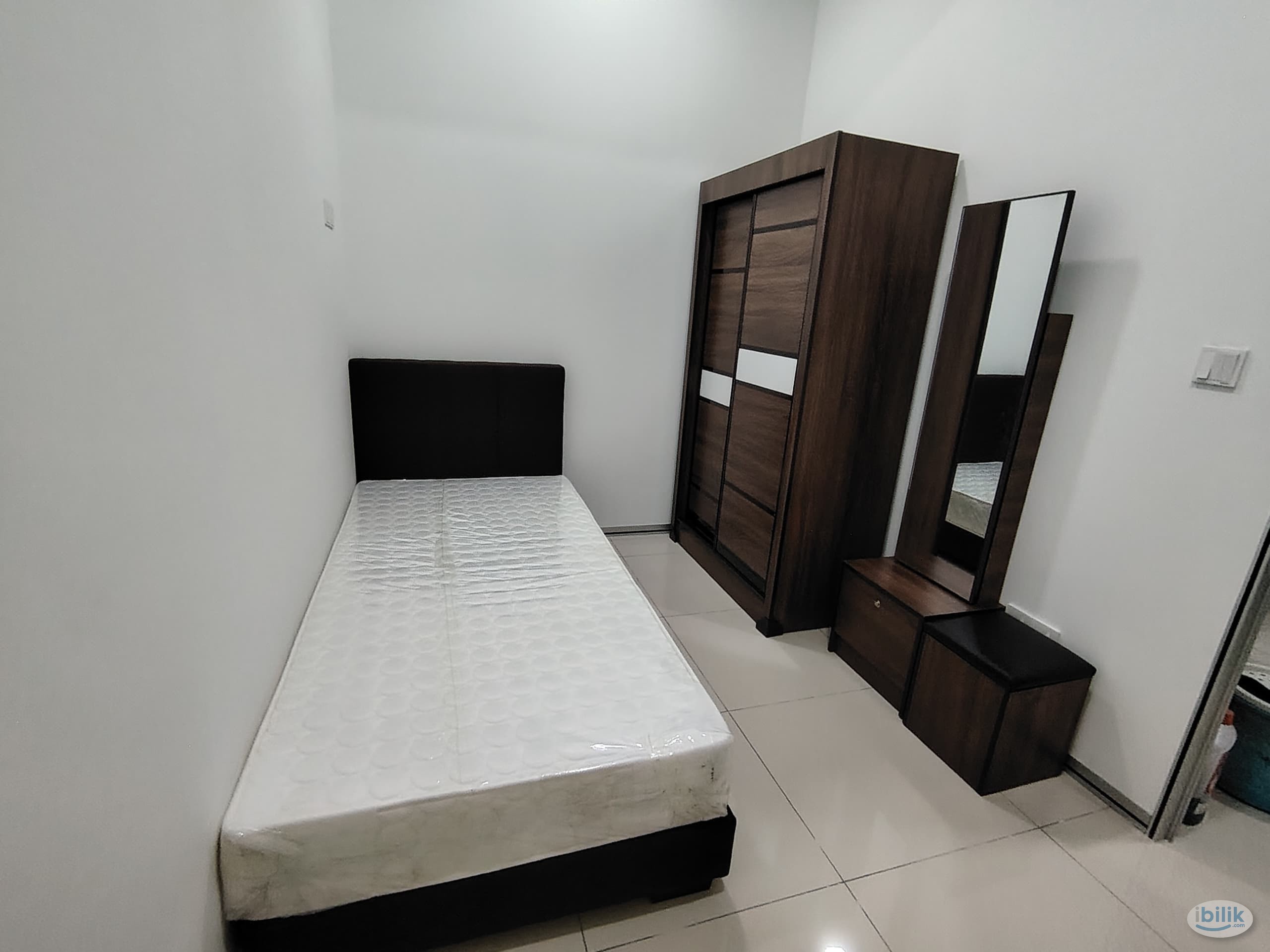 Dato Onn - Single Bedroom Free Electric bills - Image 1