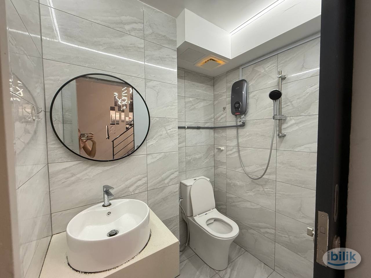 Big Room Queen bed with Aircond & Window for Rent at Arte Cheras - Image 5