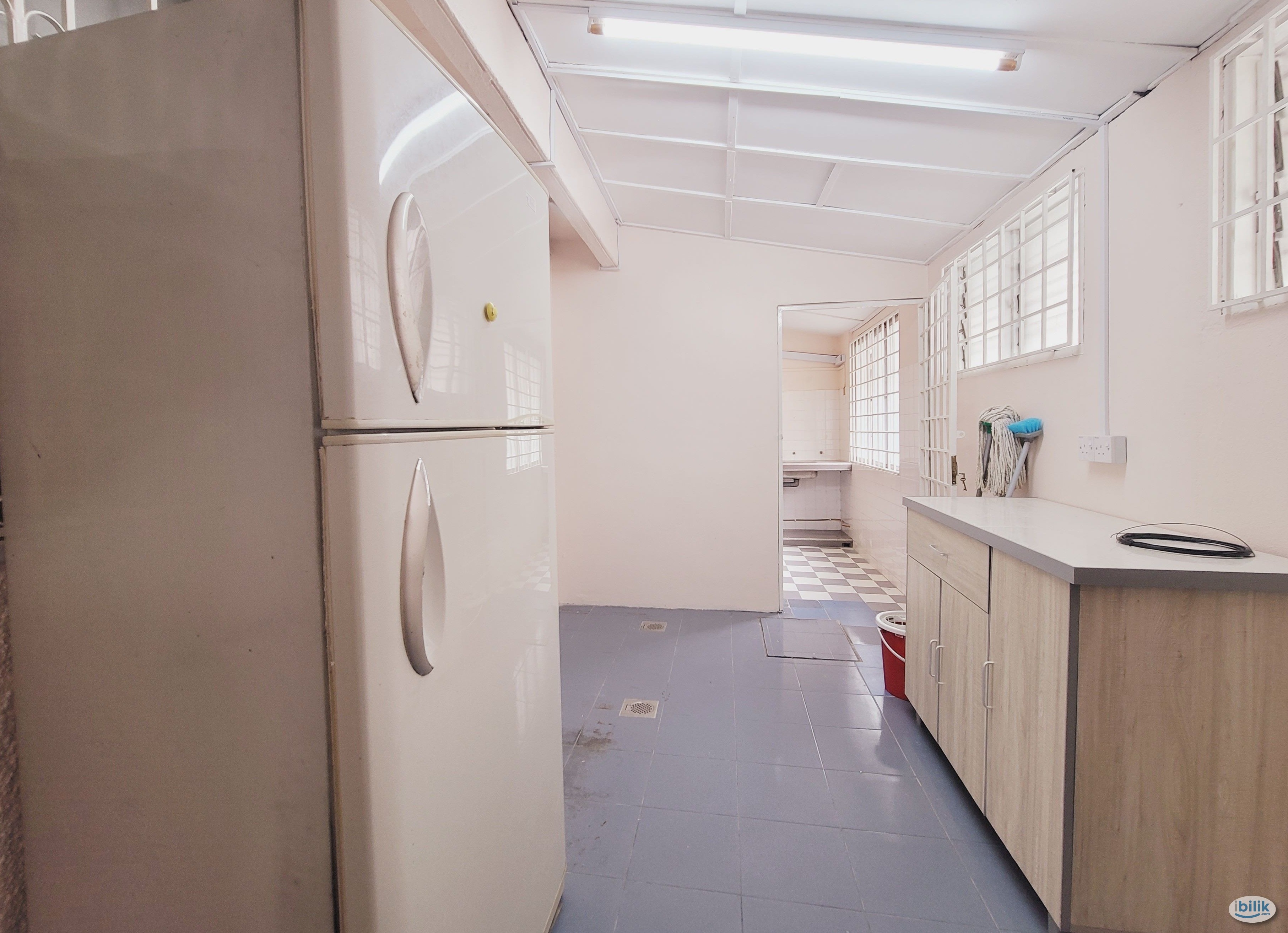 🤗SPACIOUS MIDDLE ROOM AT SS2🤗 🔥MOVE IN IMMEDIATELY🔥🔥🌈TRUSTED AGENT🌈 - Image 4