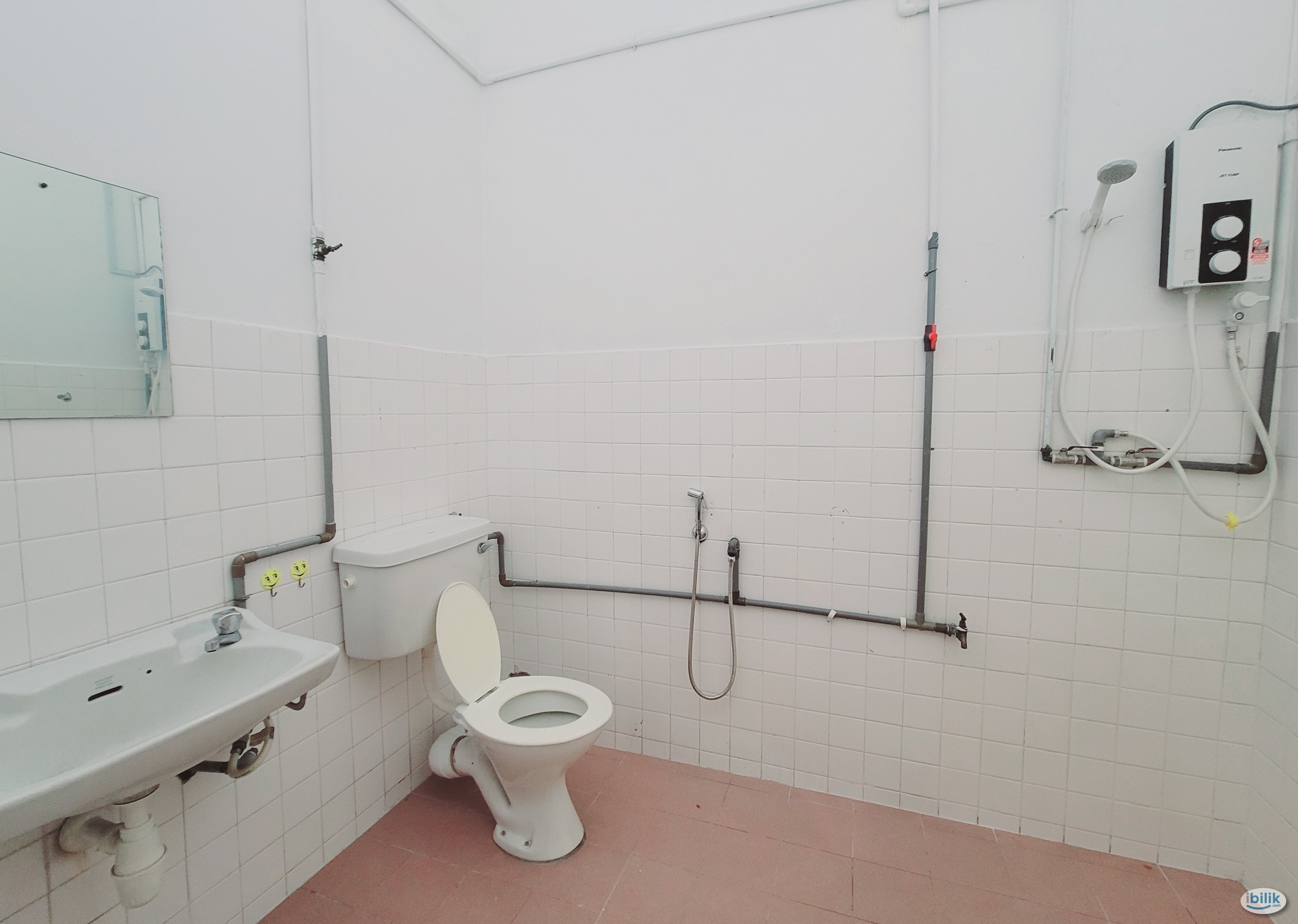 🤗SPACIOUS MIDDLE ROOM AT SS2🤗 🔥MOVE IN IMMEDIATELY🔥🔥🌈TRUSTED AGENT🌈 - Image 5