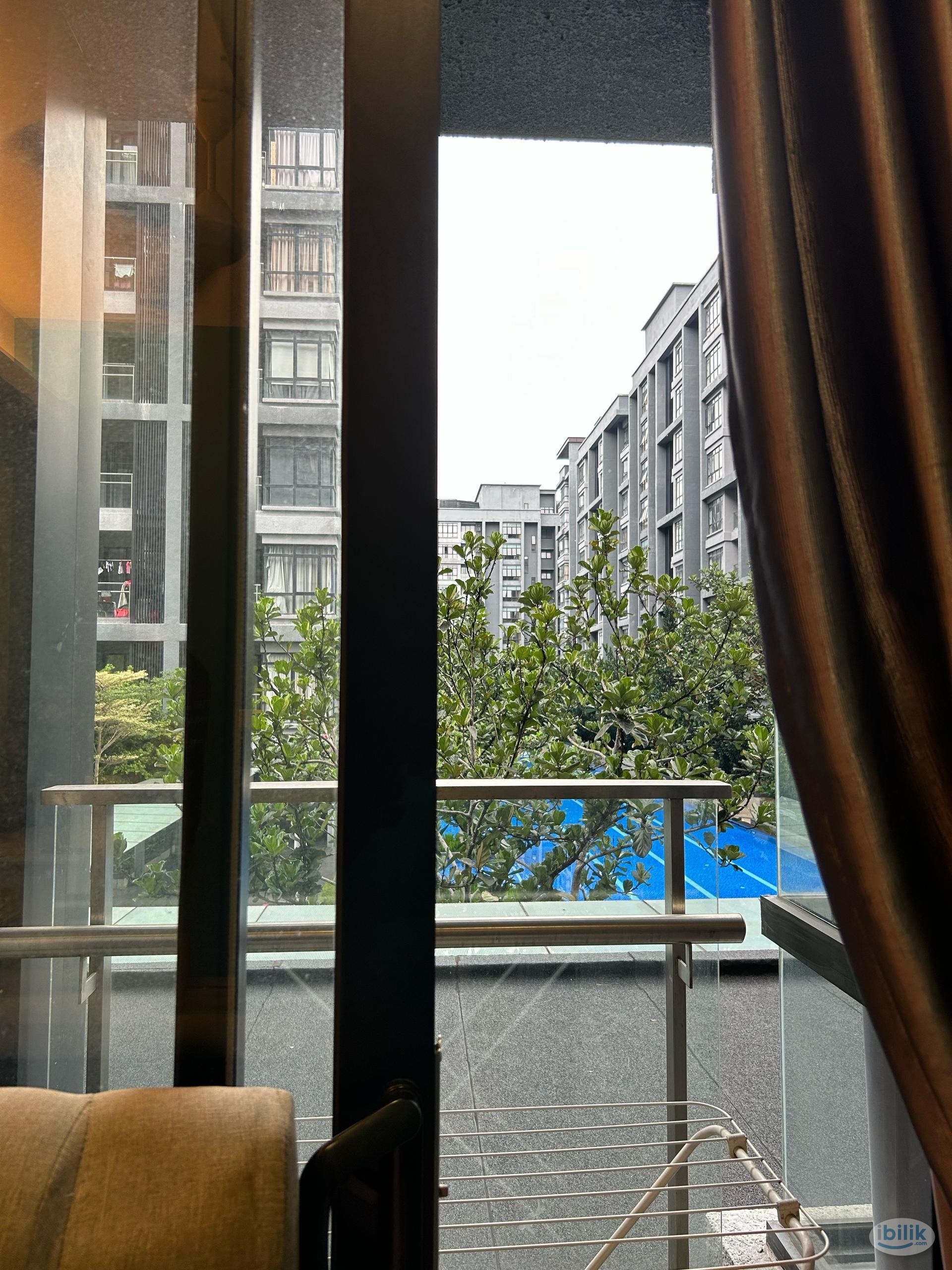[Balcony Swimming Pool View] Single Room at Paramount Utropolis @ Glenmarie, Shah Alam - Image 2