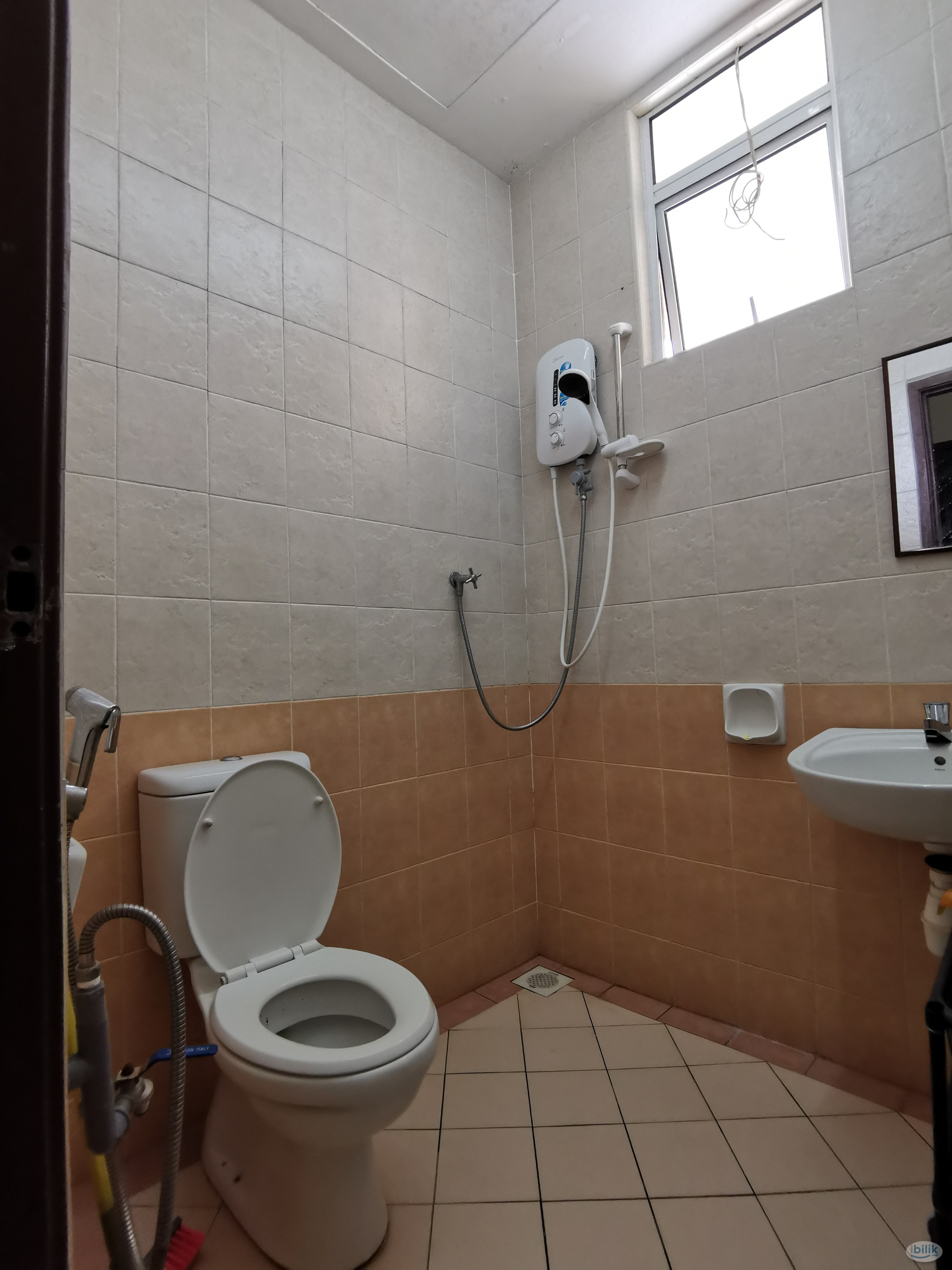 Single Room at Bukit Beruang Permai, Bukit Beruang - Image 1