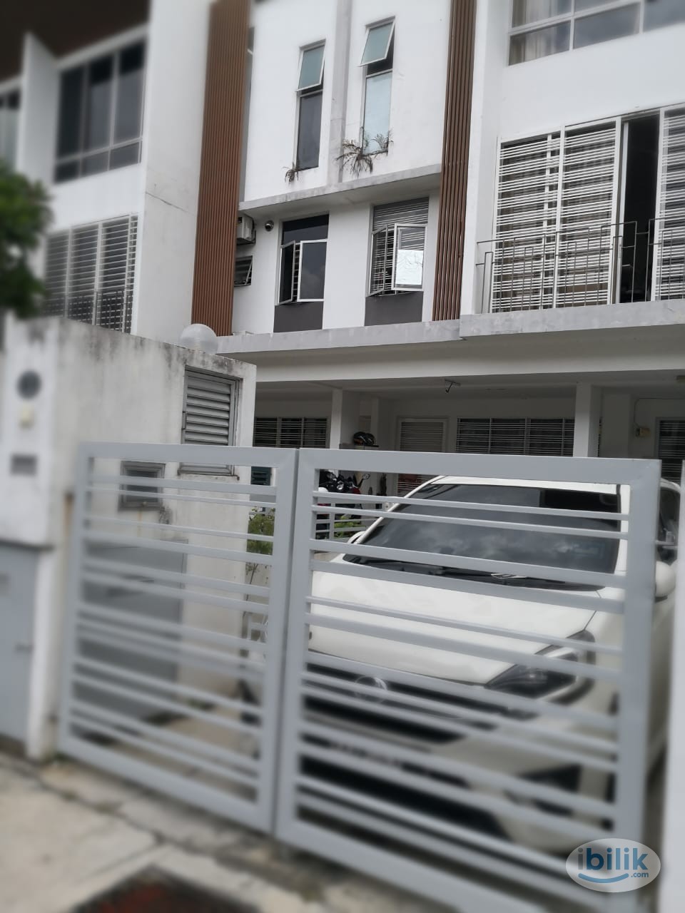 Room for rent ONLY 1 month deposit with PRIVATE BATH - Image 1