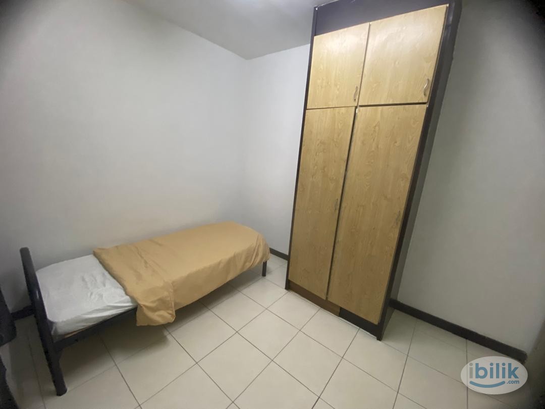 Middle Room at Cova Villa, Kota Damansara - Image 2