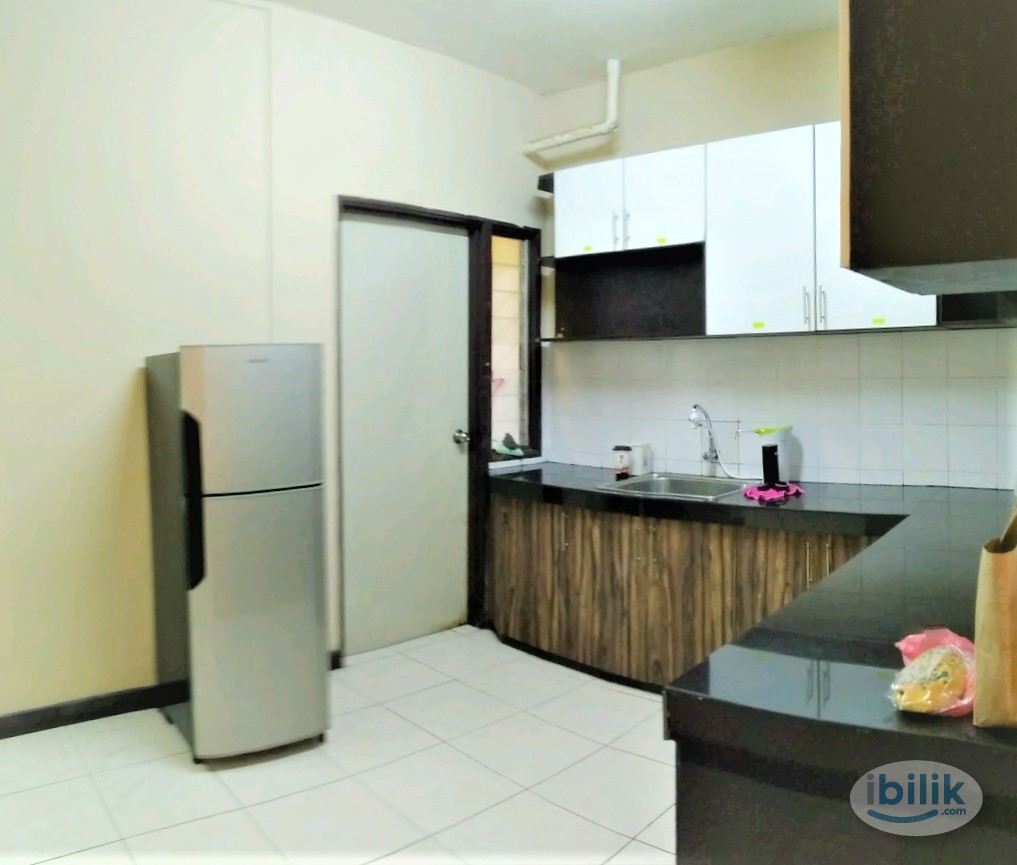 Middle Room at Cova Villa, Kota Damansara - Image 4