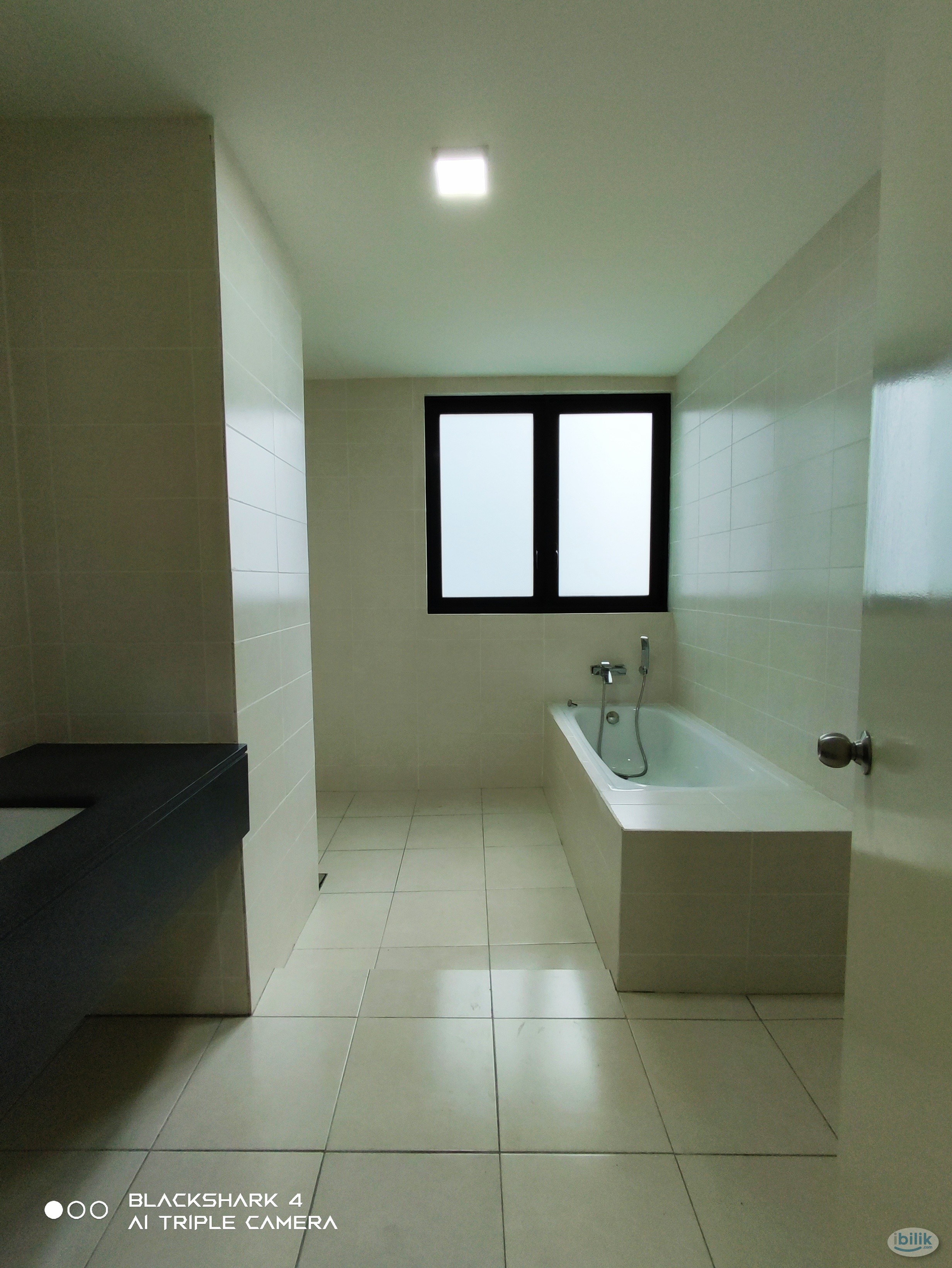 Deluxe Female unit Master Room at I-City, Shah Alam - Image 2