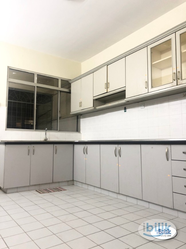 1 Month Deposit ⚠️⚠️ MIDDLE Room for rent 🚇🚇 WalkingLRT SS18 - Image 2