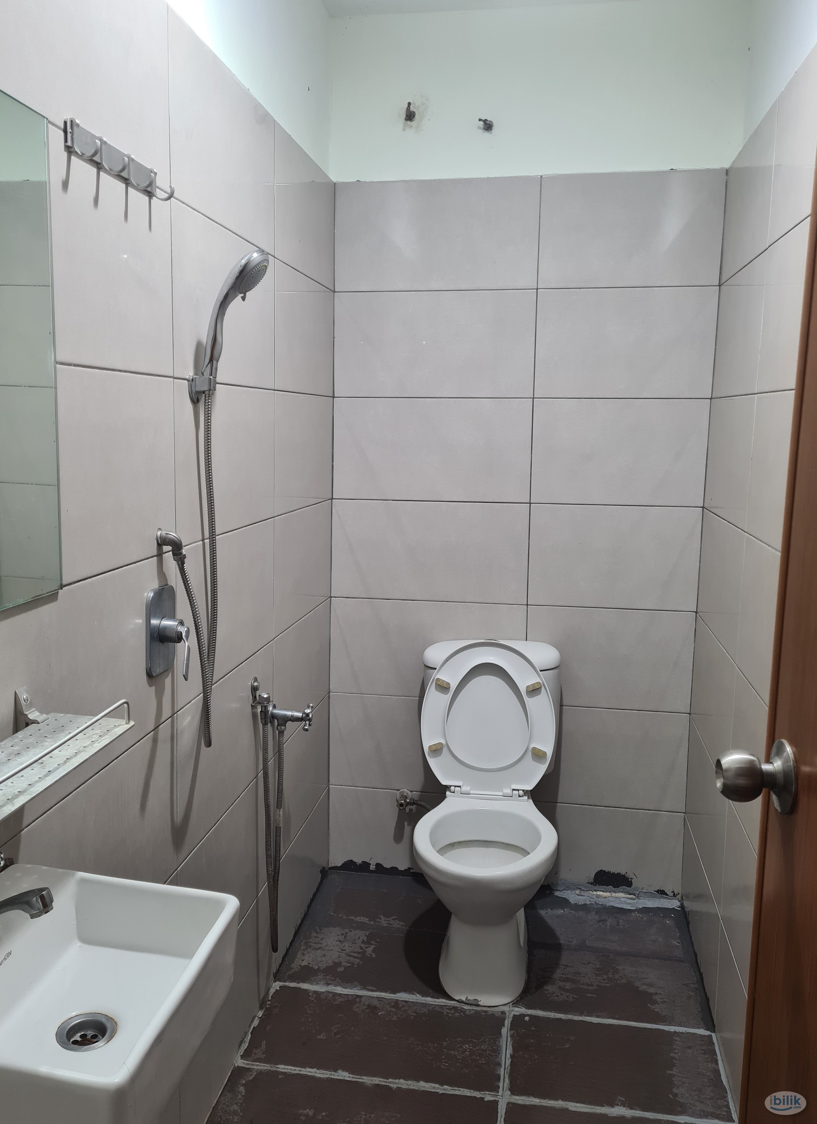 KL Taman Connaught Chinese Female Single Room with Aircond, Window & Free WiFi RM480, near UCSI & MRT Connaught - Image 3
