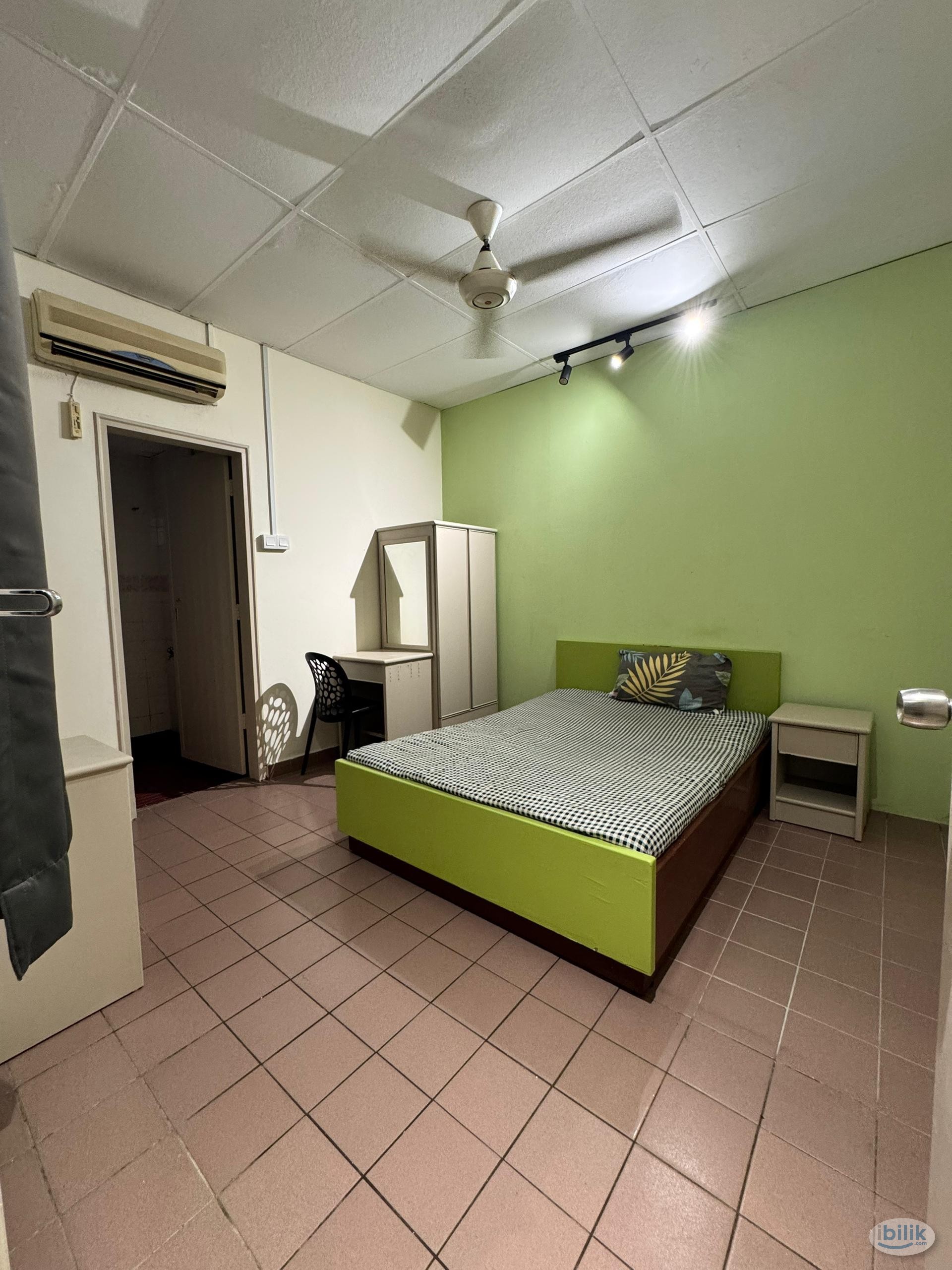 🛏️ Master Room at chowkit 📌 | 5 mins walk monorail Chowkit 🚅 - Image 1