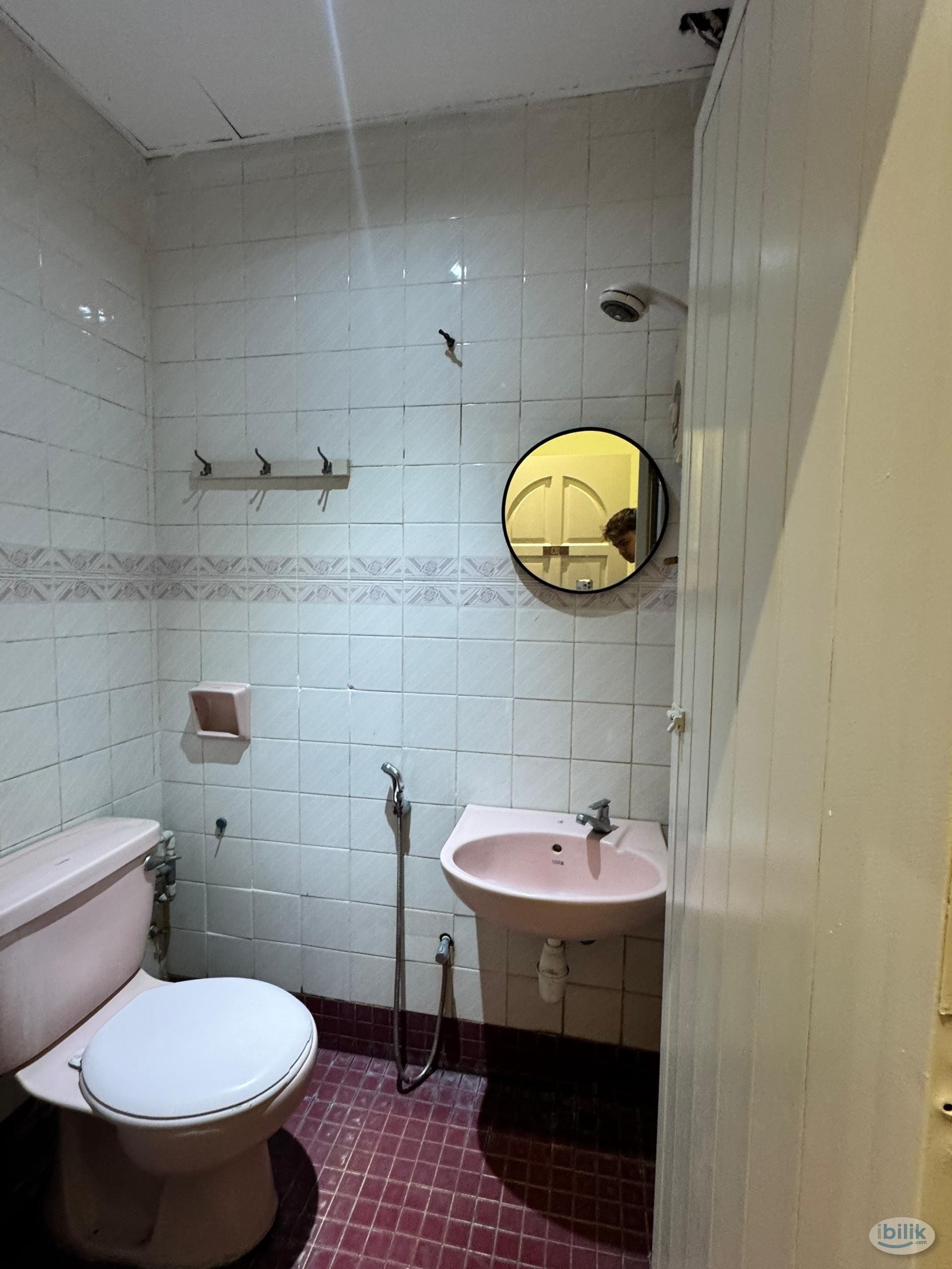 🛏️ Master Room at chowkit 📌 | 5 mins walk monorail Chowkit 🚅 - Image 2
