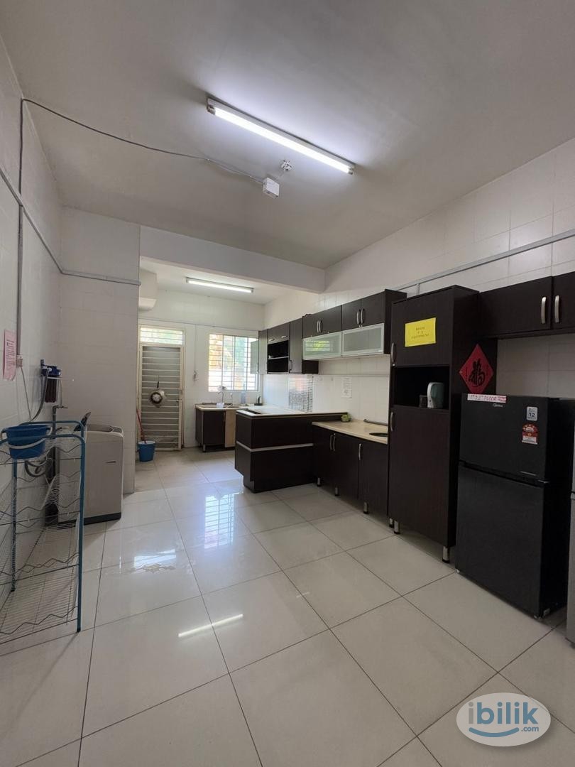 Middle Room at Klang, Selangor - Image 1