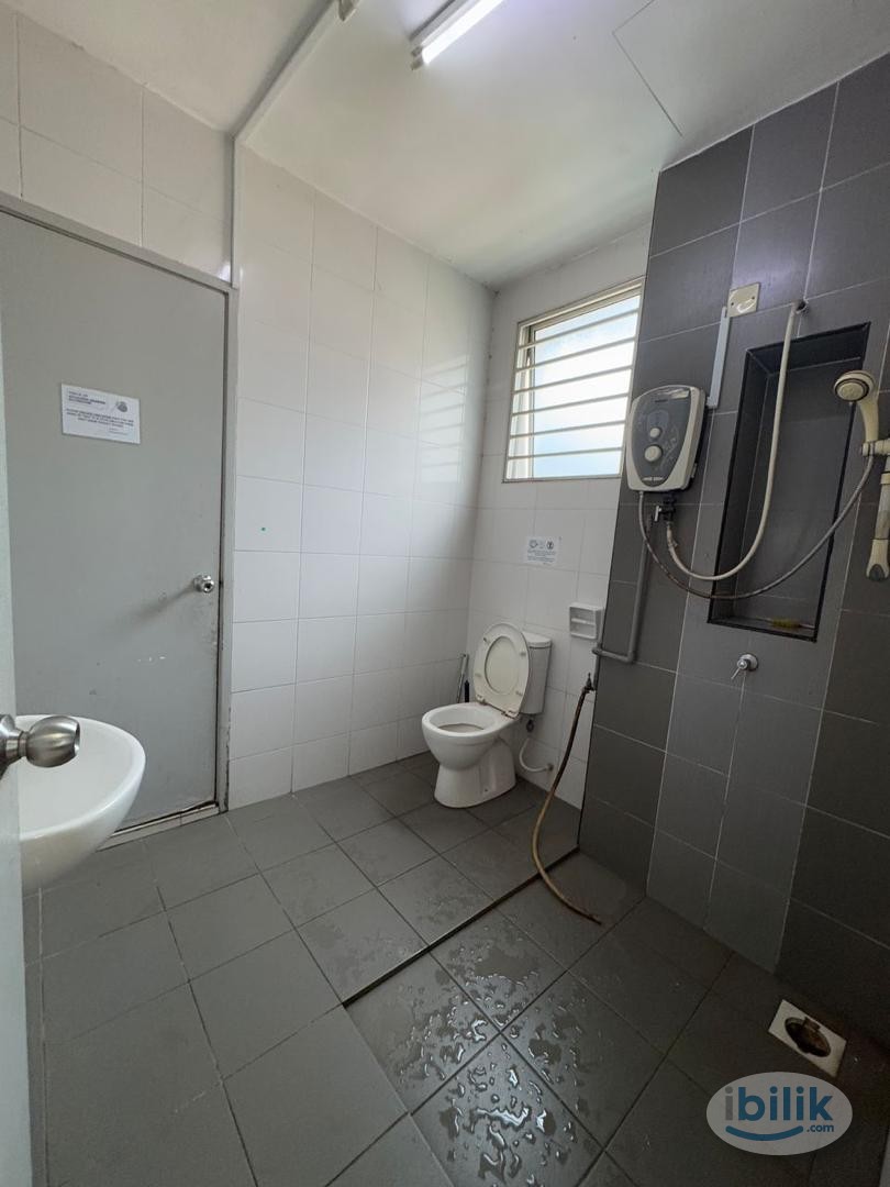 Middle Room at Klang, Selangor - Image 2