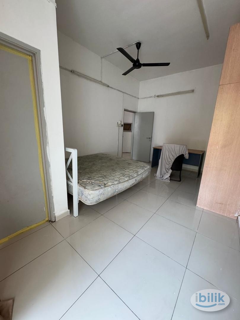 Middle Room at Klang, Selangor - Image 4