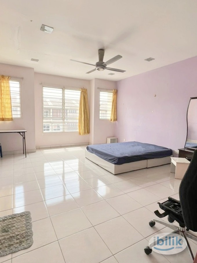 Master Room at Kota Kemuning, Shah Alam - Image 1